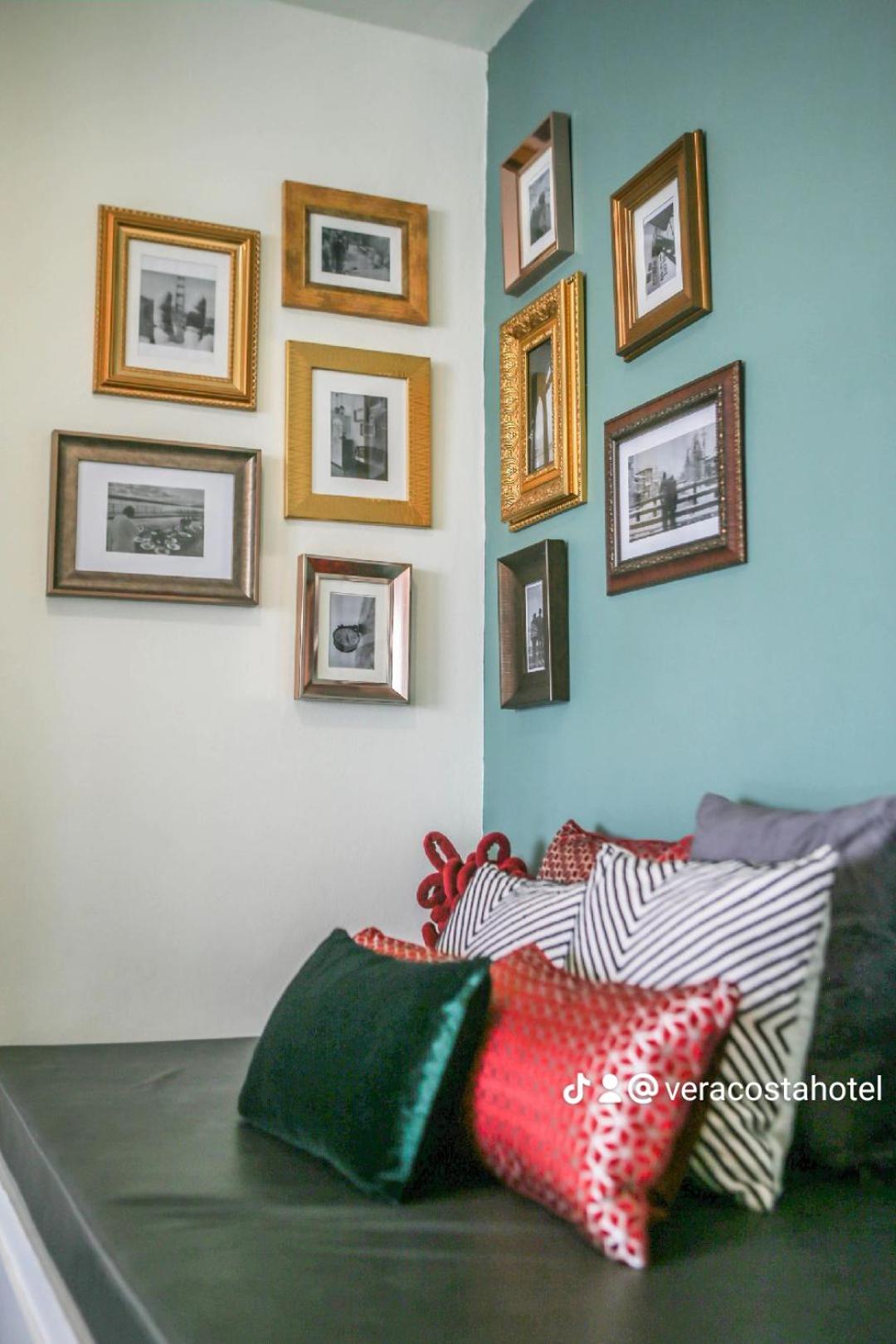 Deluxe King Room - Photo 6