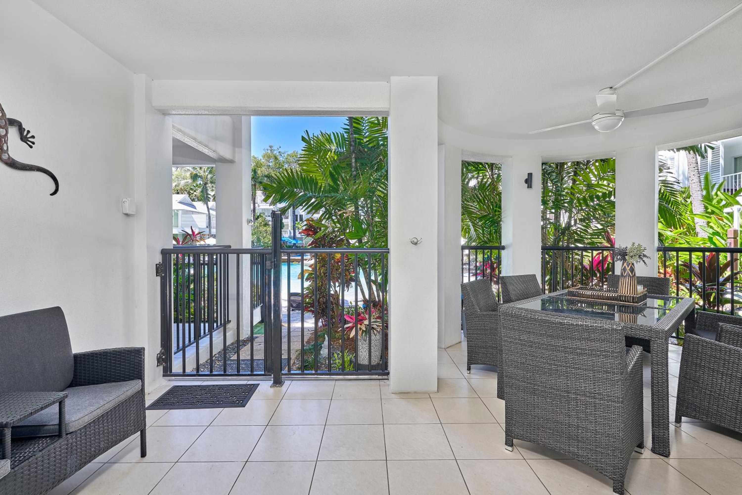 Two Bedroom Pool Access Apartment 4213/4 photo 2