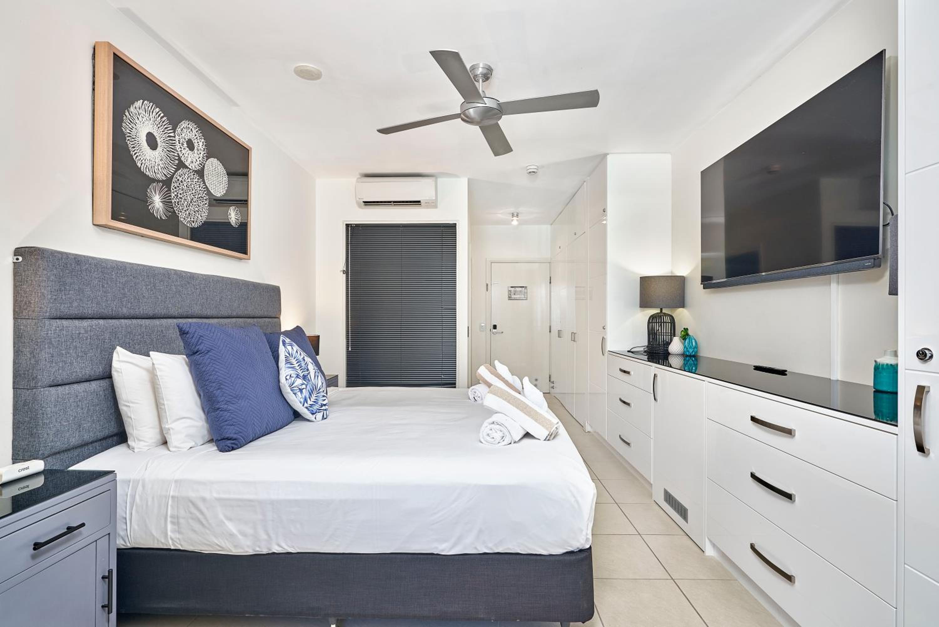Two Bedroom Pool Access Apartment 4213/4 photo 1