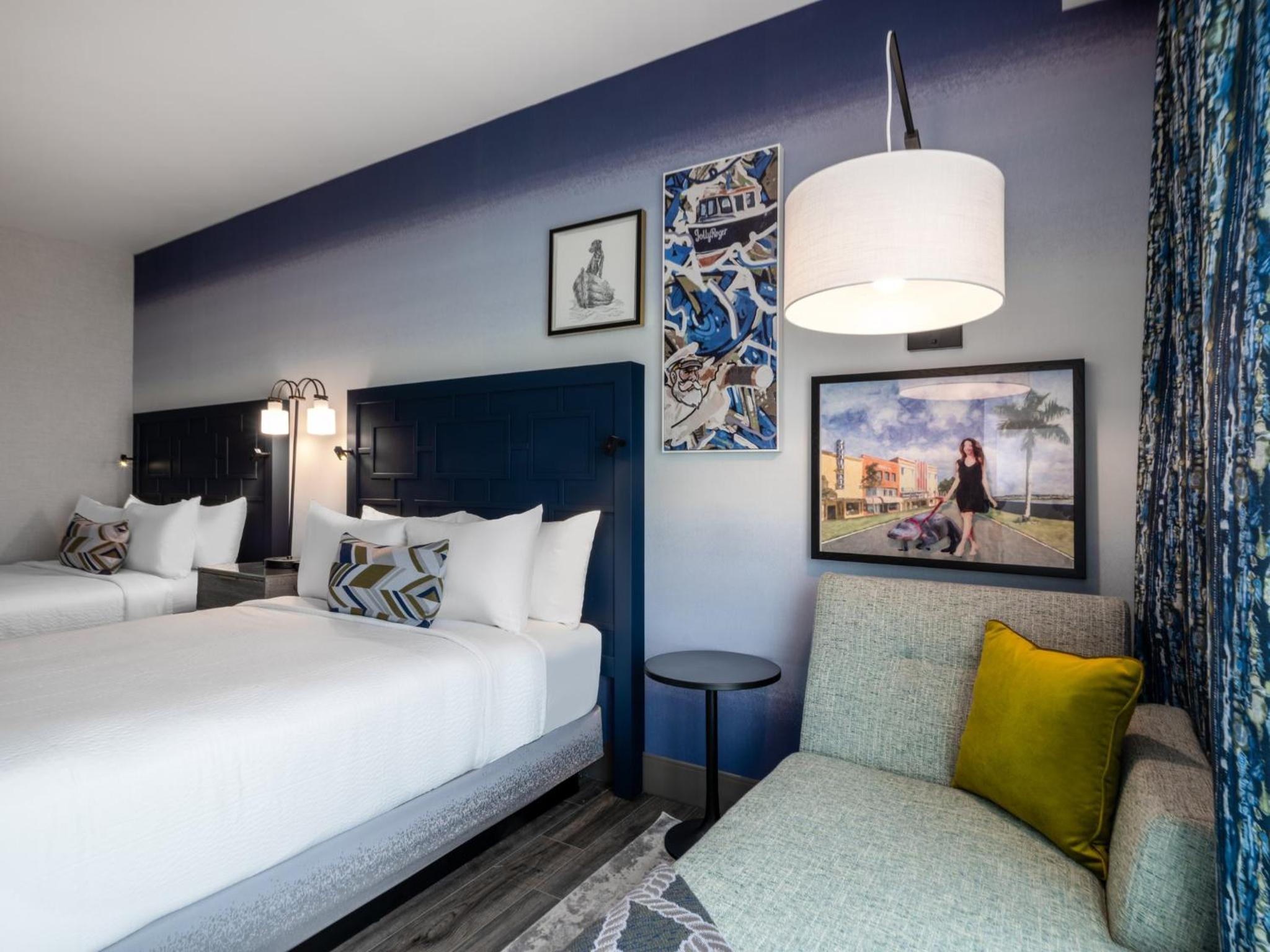 Queen Room with Two Queen Beds and Bay View  - Photo 2