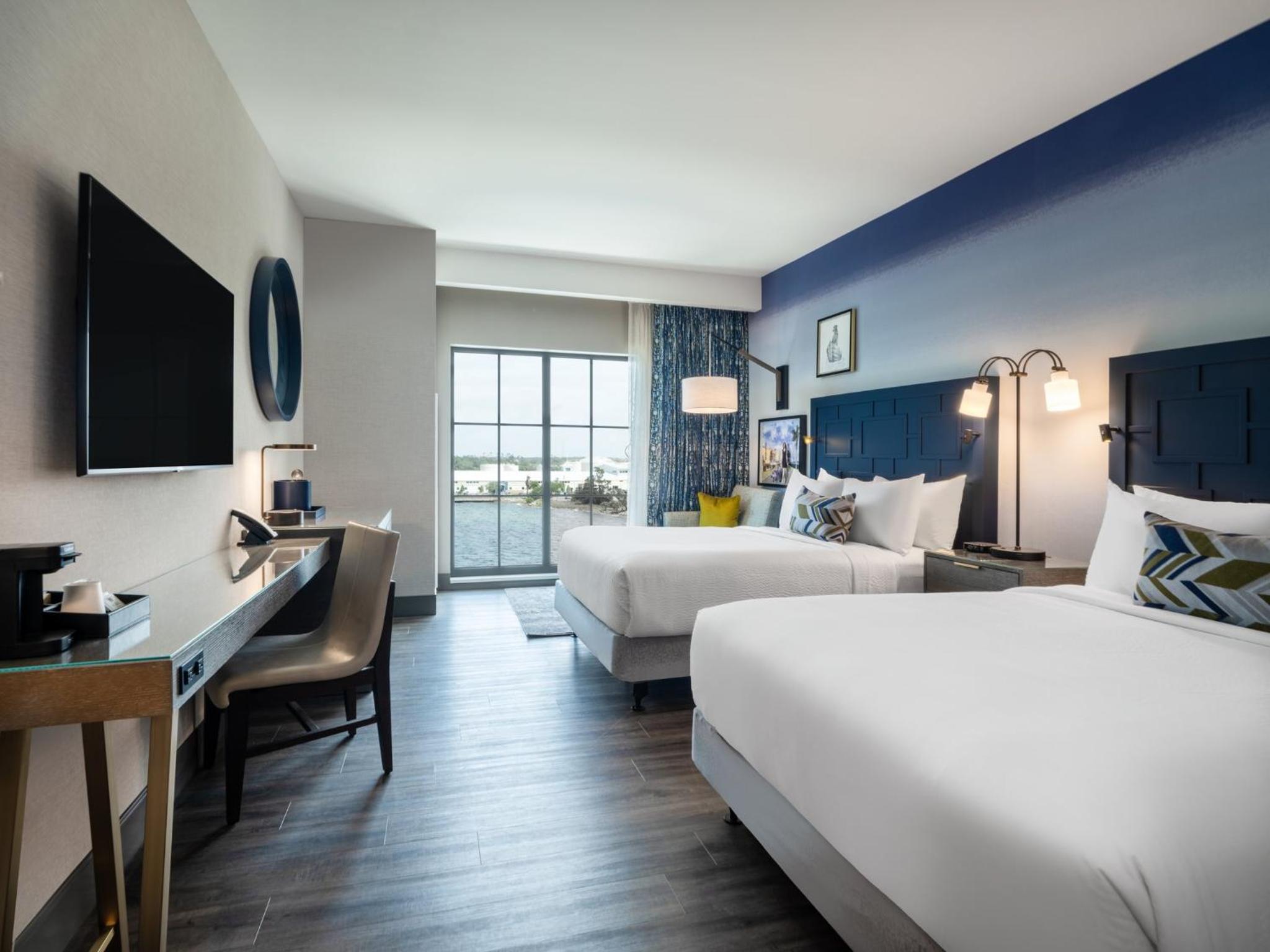 Queen Room with Two Queen Beds and Bay View  - Photo 1