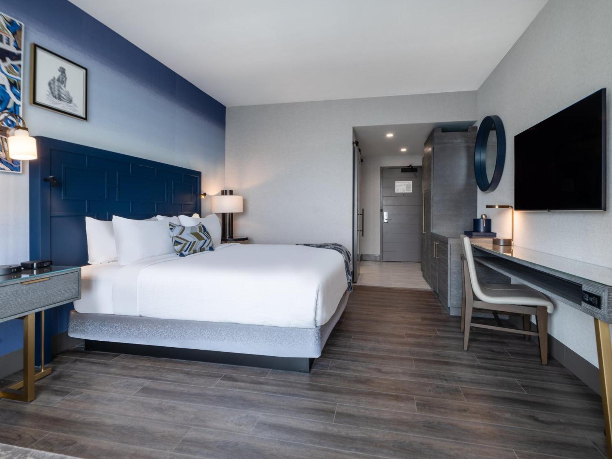 Standard King Room - Photo 4