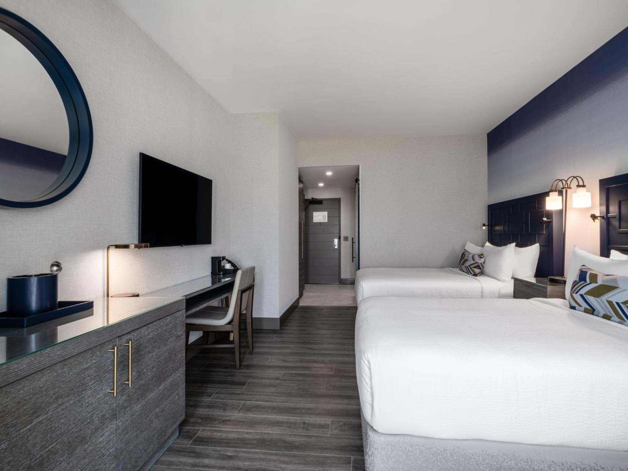 Queen Room with Two Queen Beds and Bay View  - Photo 4