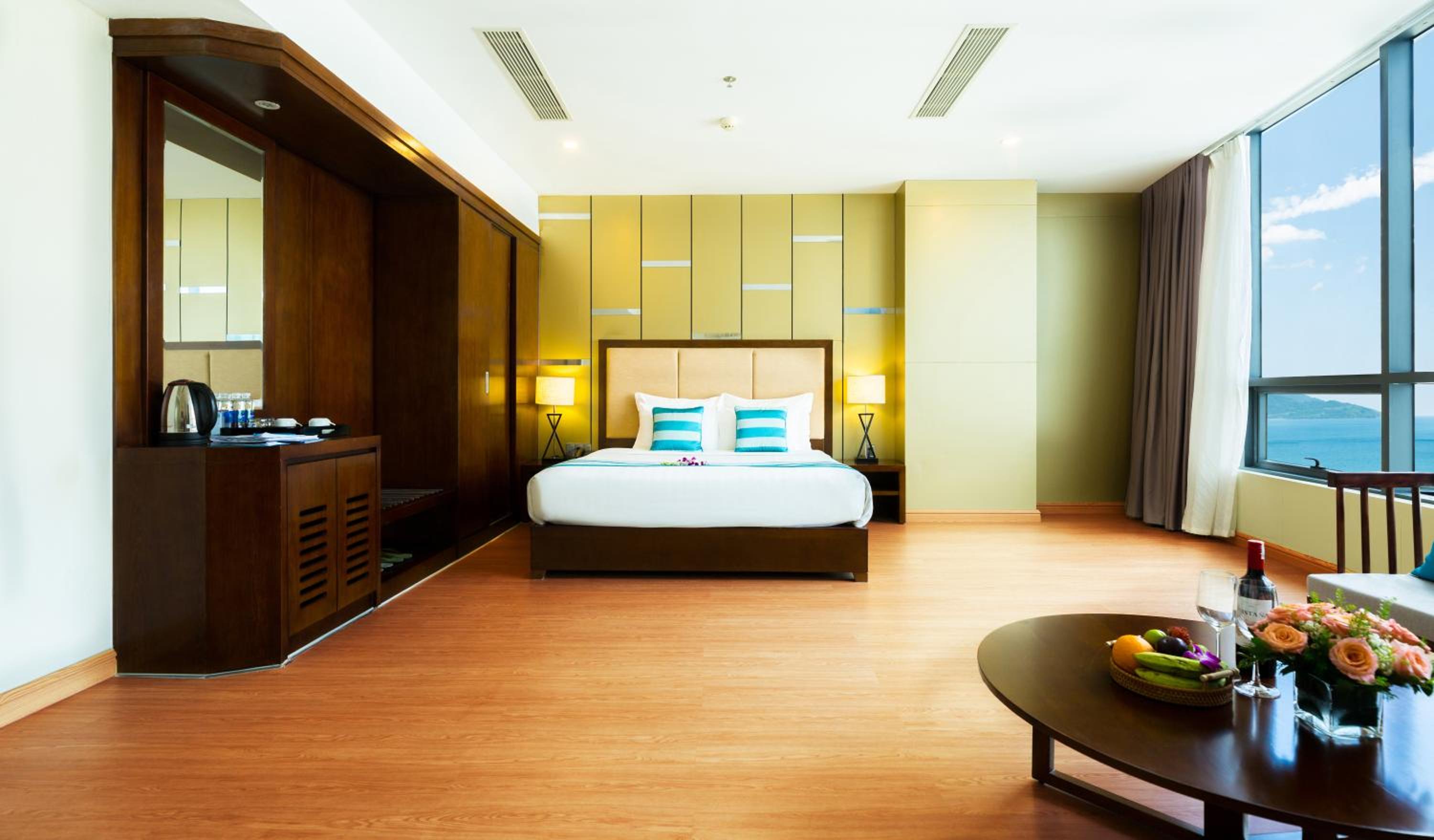 Deluxe Double Sea View with Bathtub  photo 2