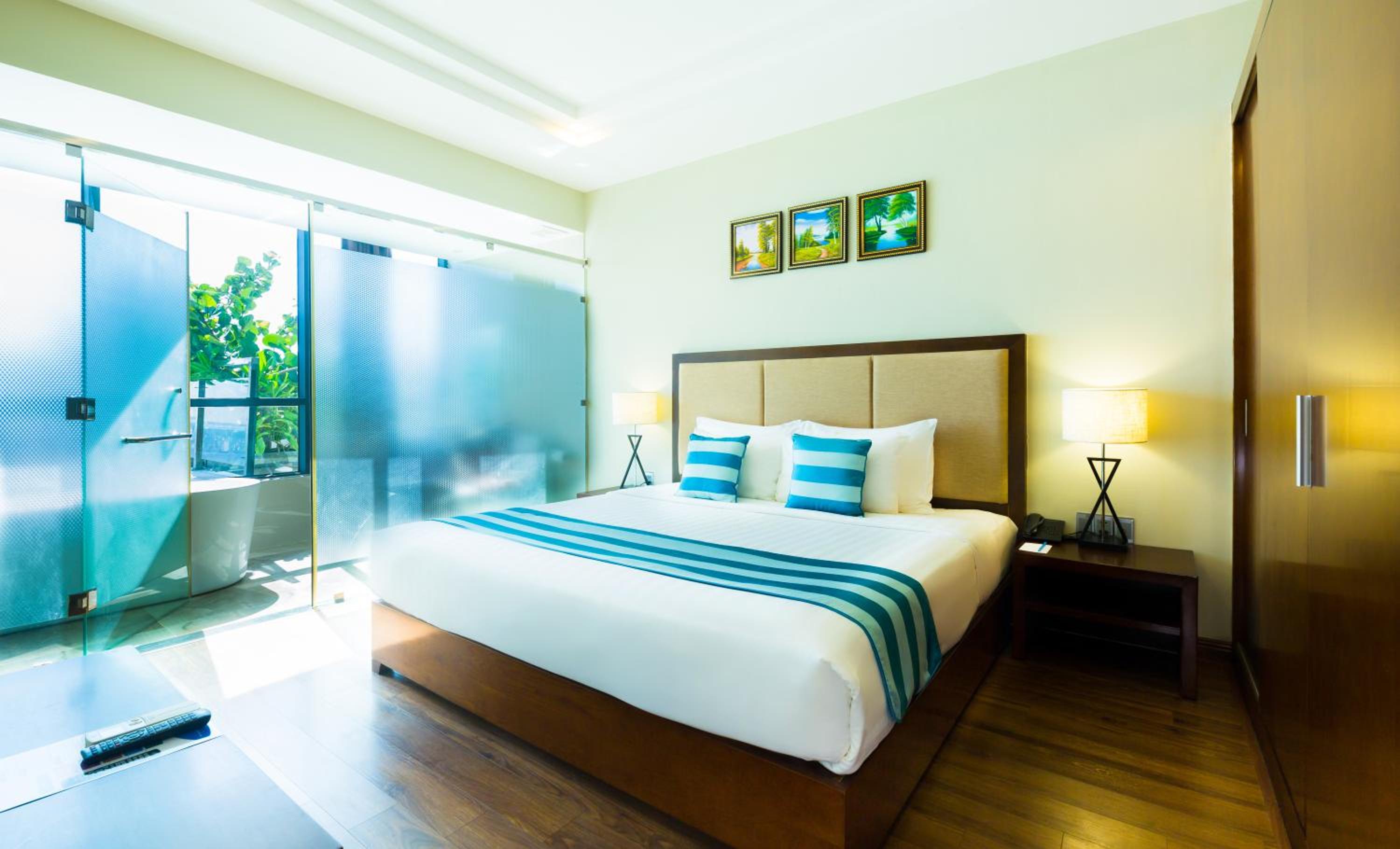 Grand Suite with Sea View - Two Bedroom photo 3