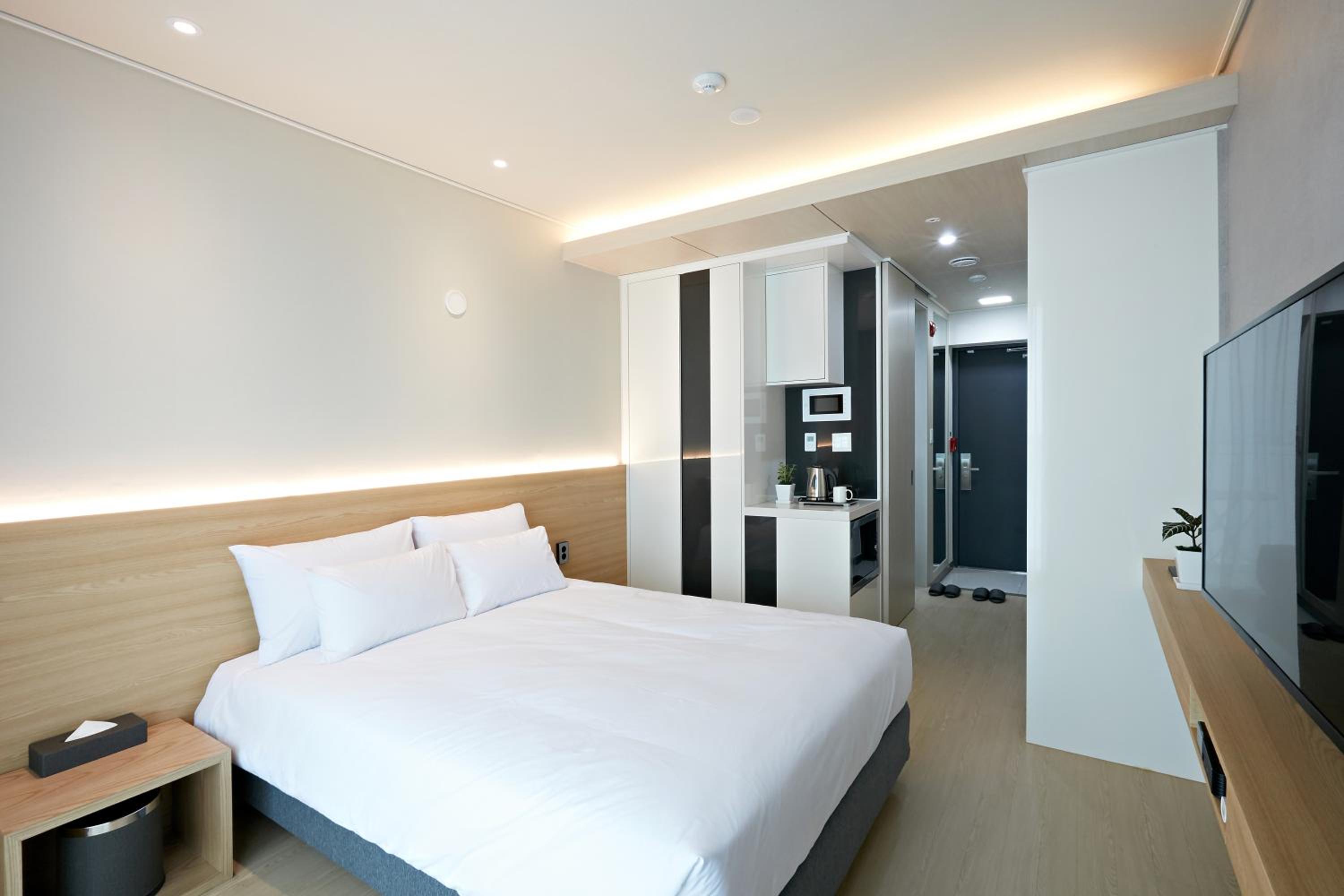 Deluxe Dobule with Terrace (Half Ocean View) - Photo 3