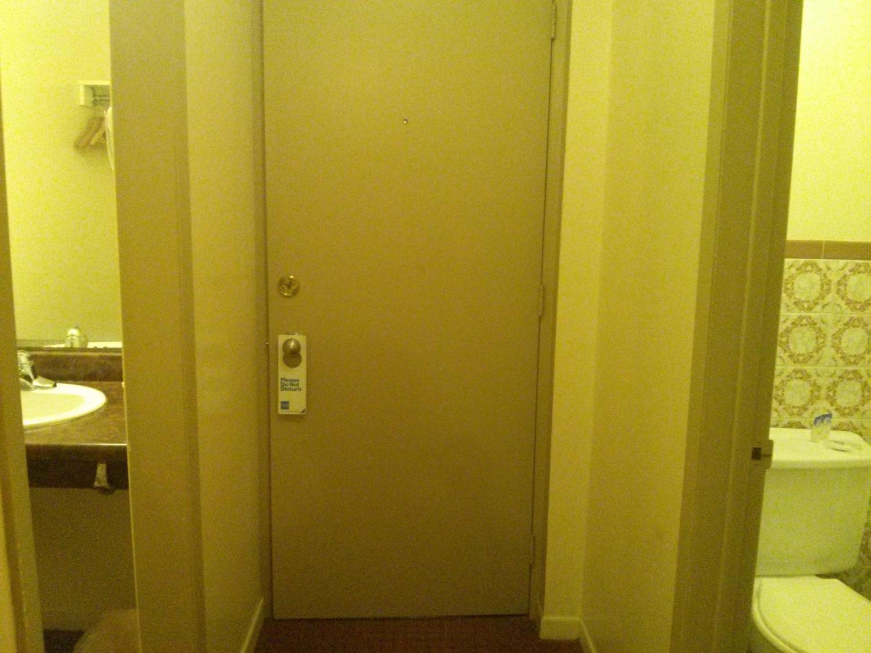 Queen Room - Non-Smoking photo 2