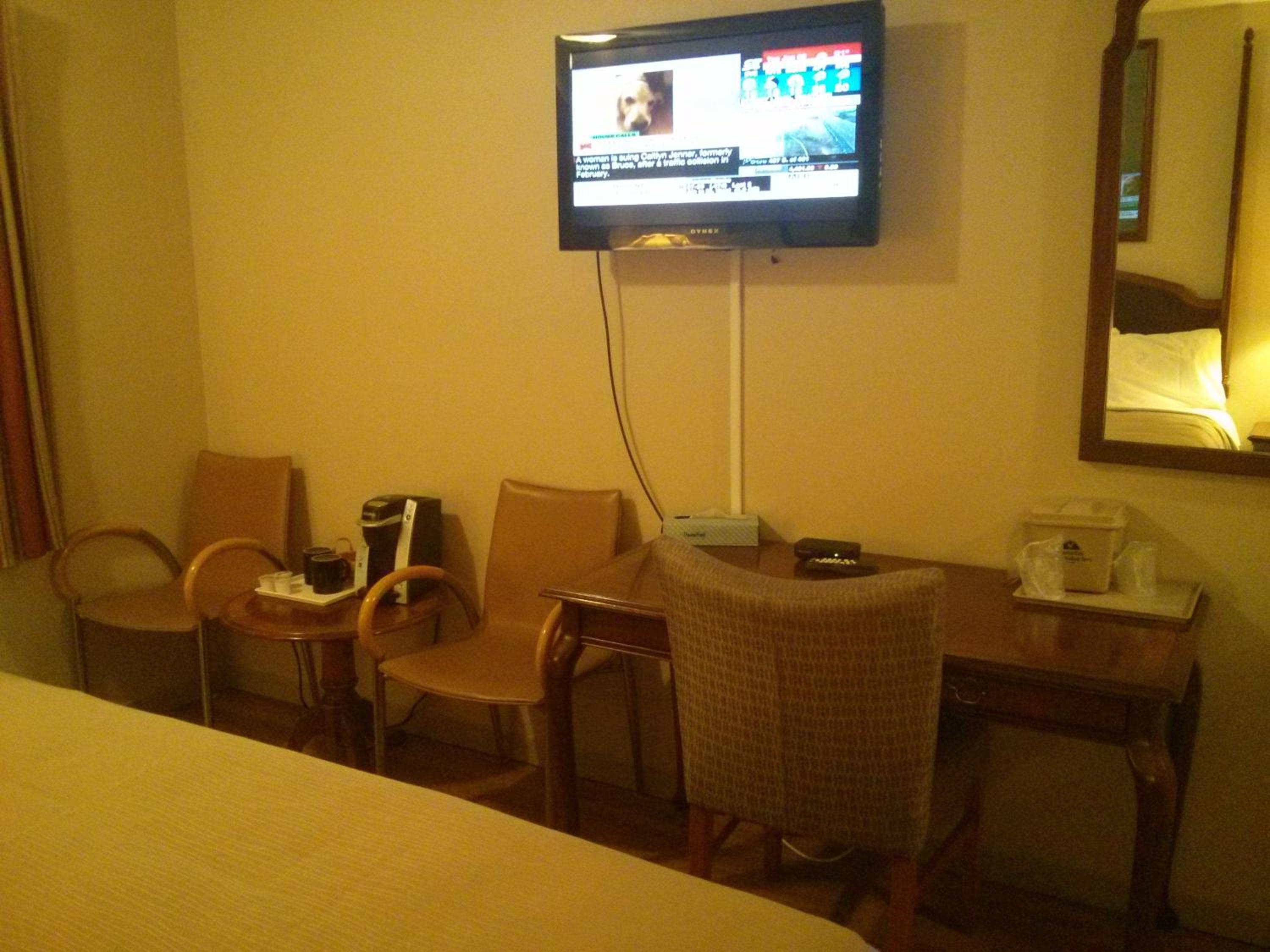 King Room - Non-Smoking (3 Adults) photo 2