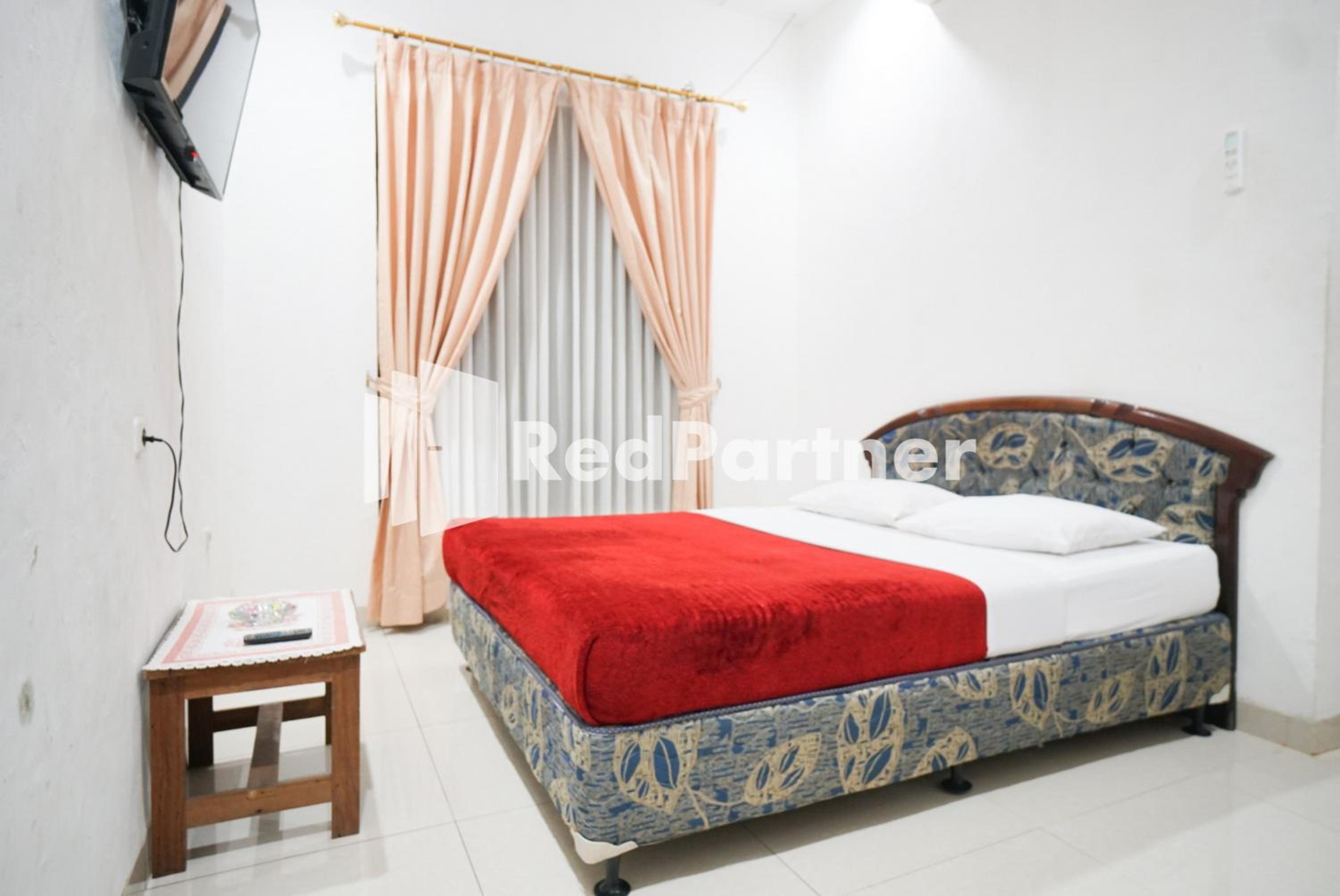 Standard Double Room - Photo 8