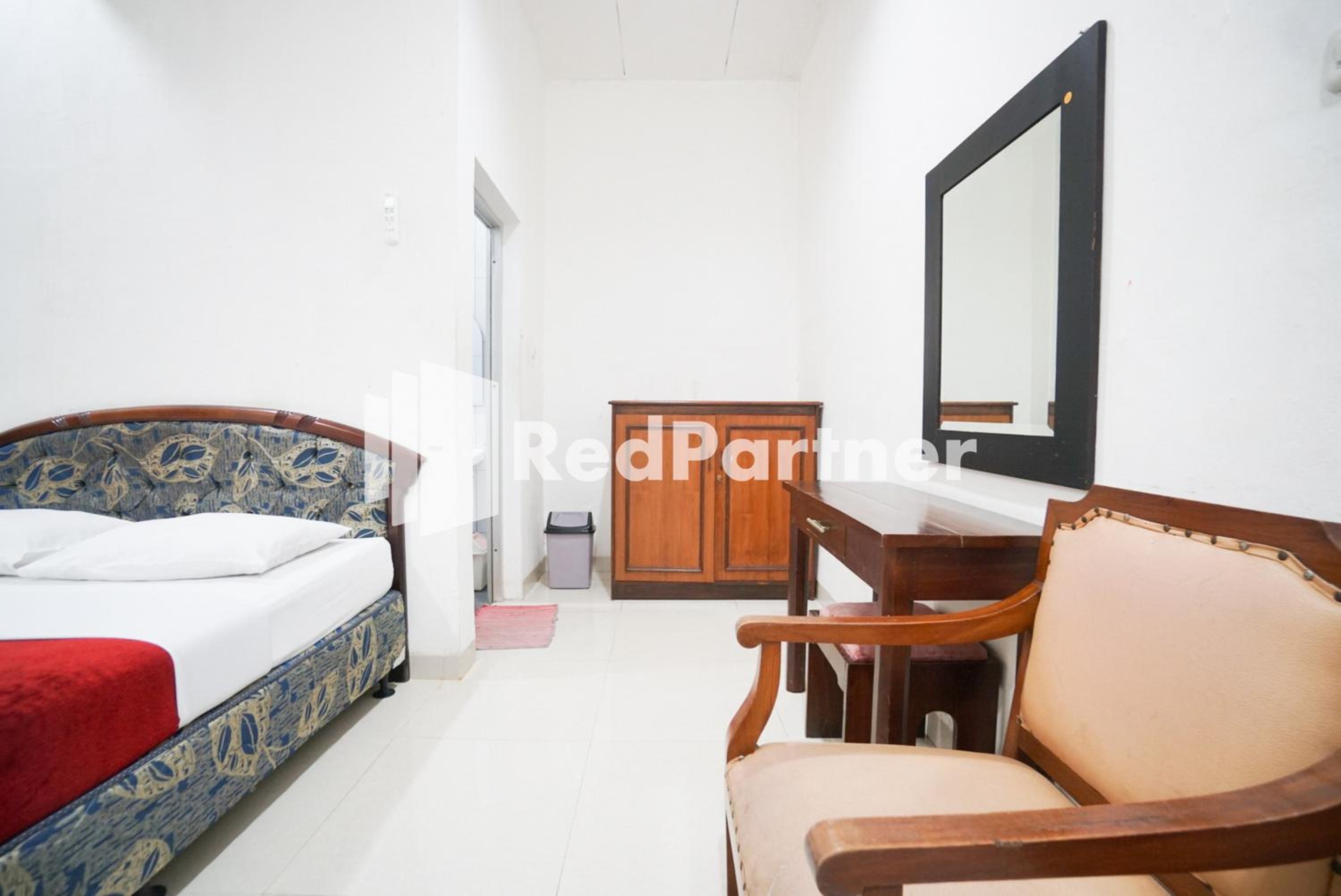 Standard Double Room - Photo 11