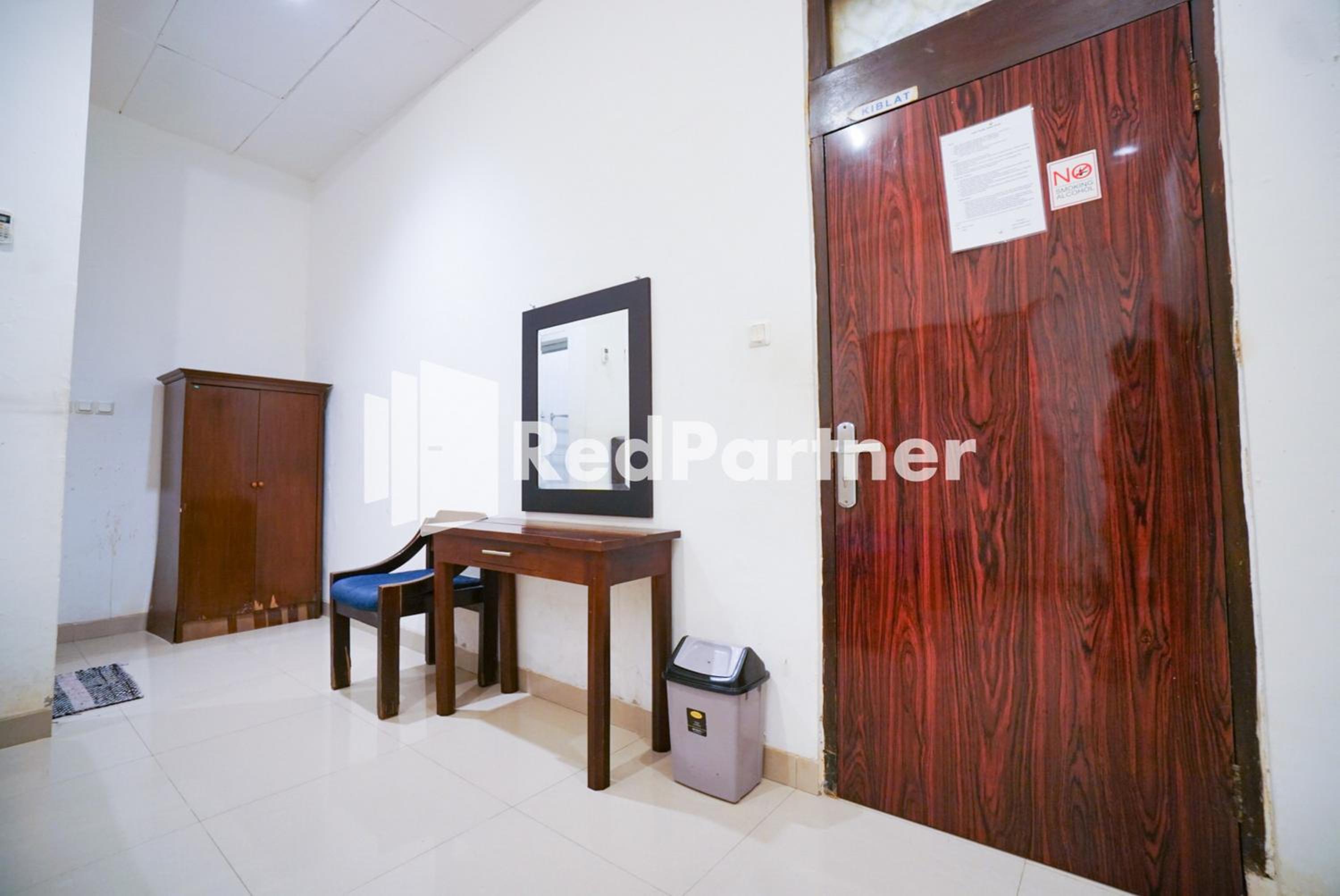 Standard Twin Room - Photo 9