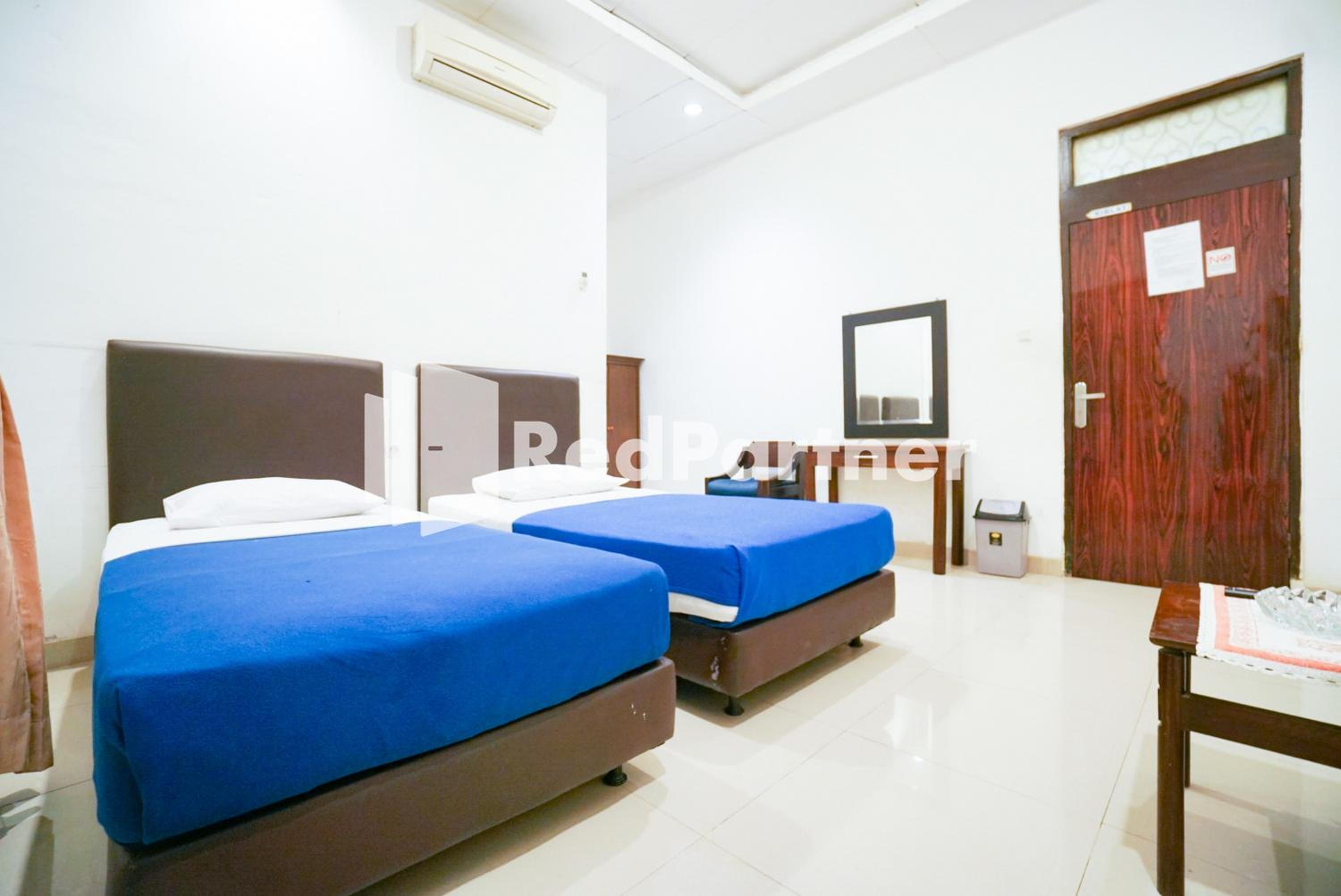 Standard Twin Room - Photo 3
