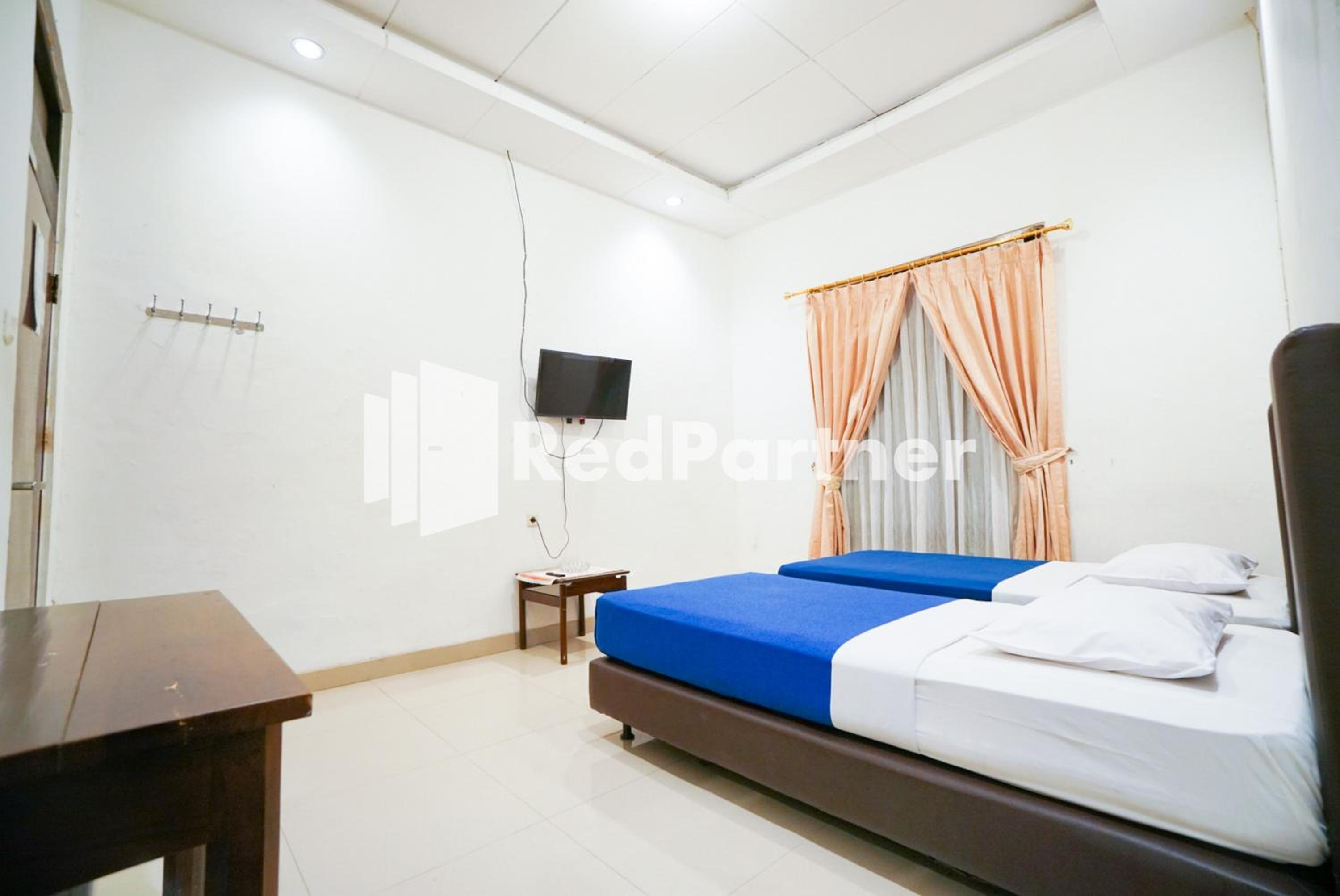 Standard Twin Room - Photo 4