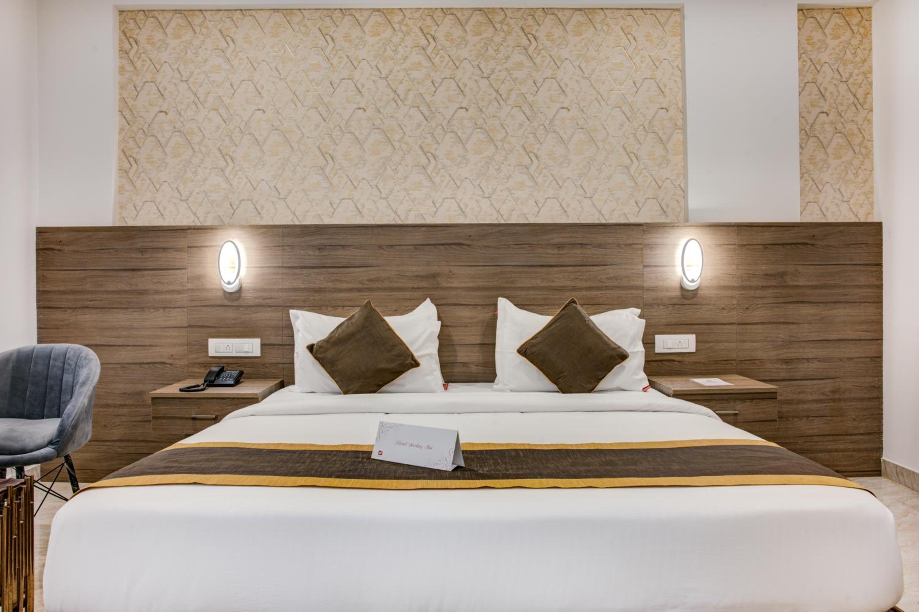 Deluxe Room - Photo 9