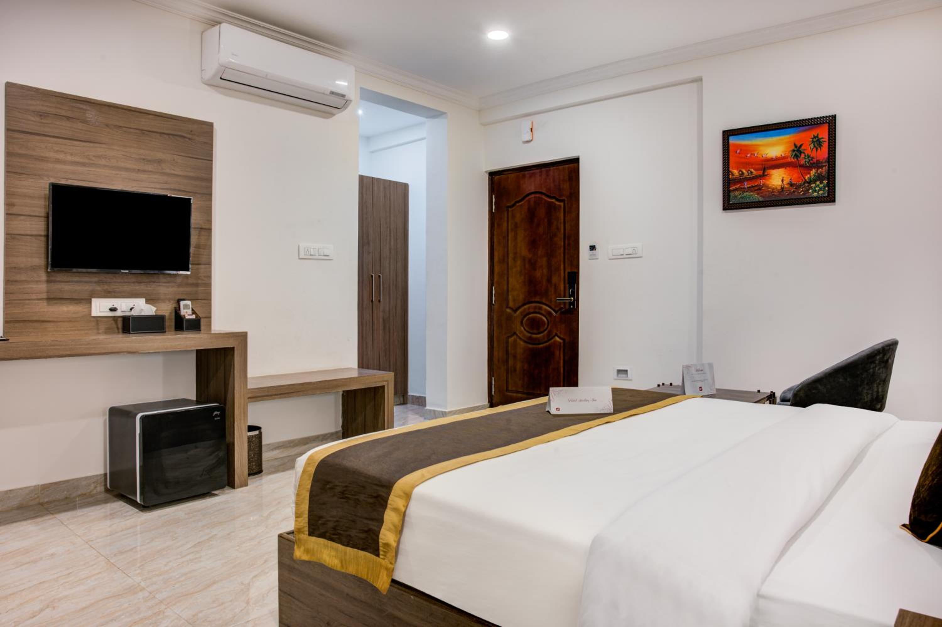 Deluxe Room - Photo 8