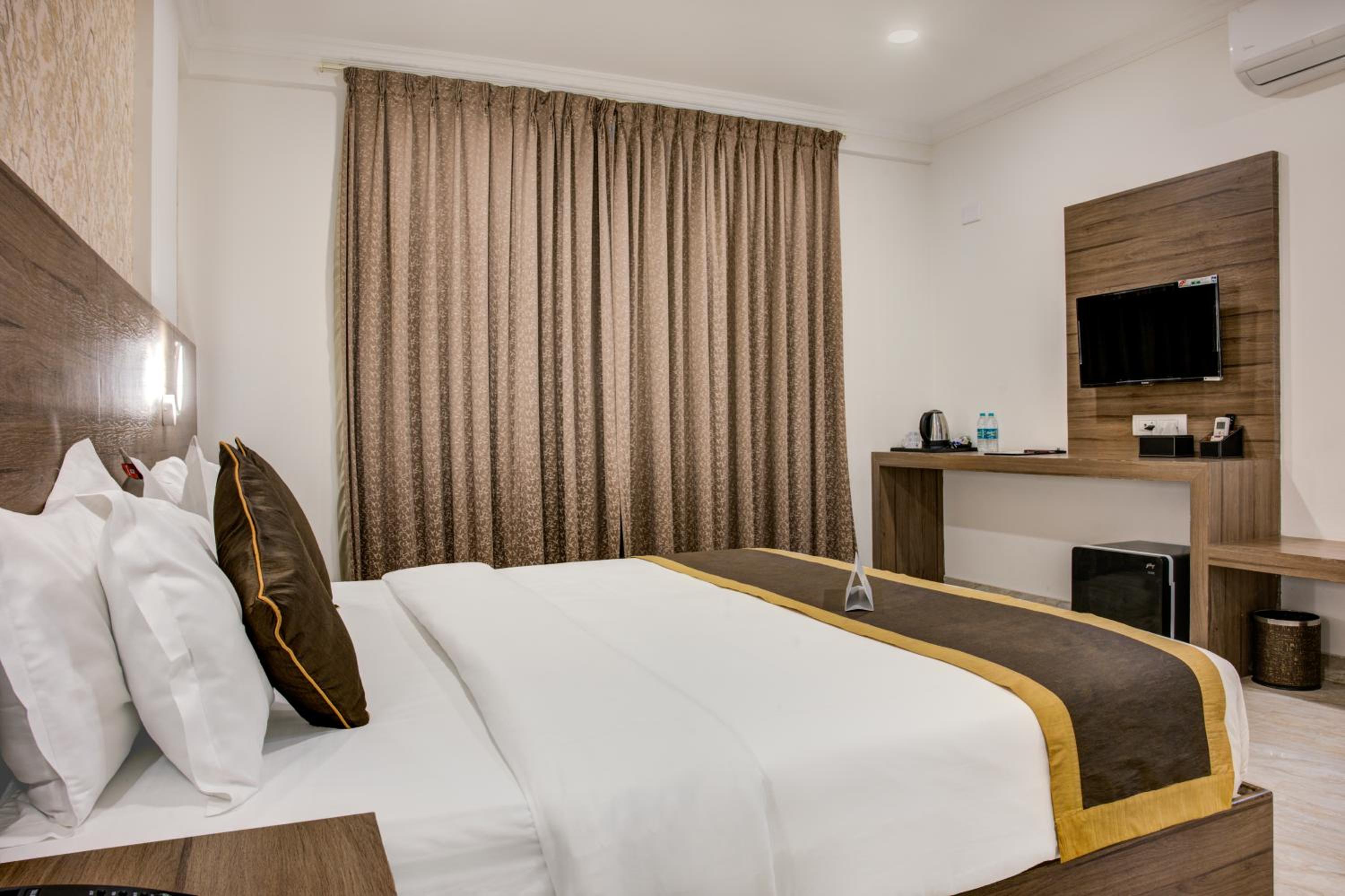 Deluxe Room - Photo 6