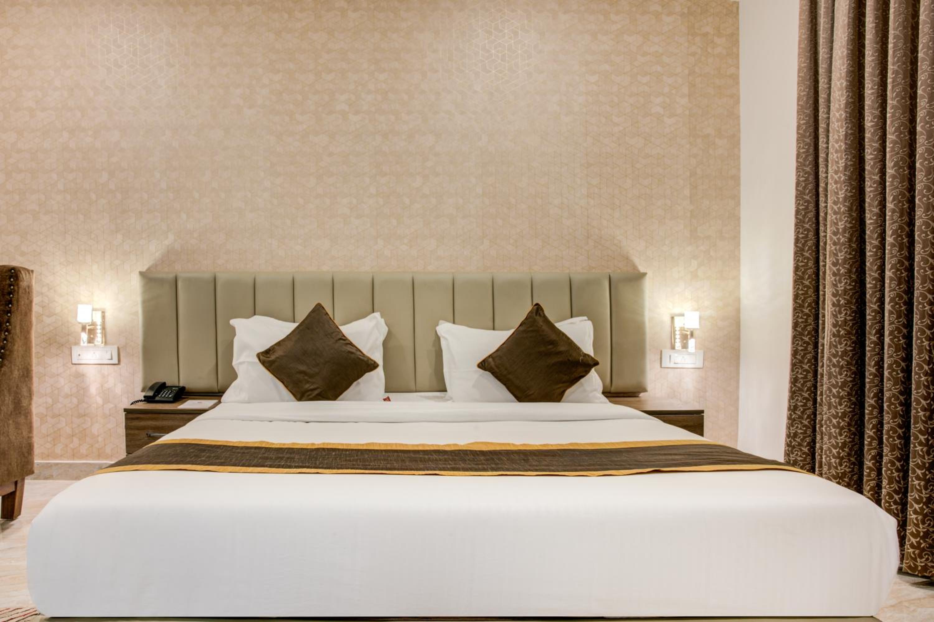 Deluxe Room - Photo 5