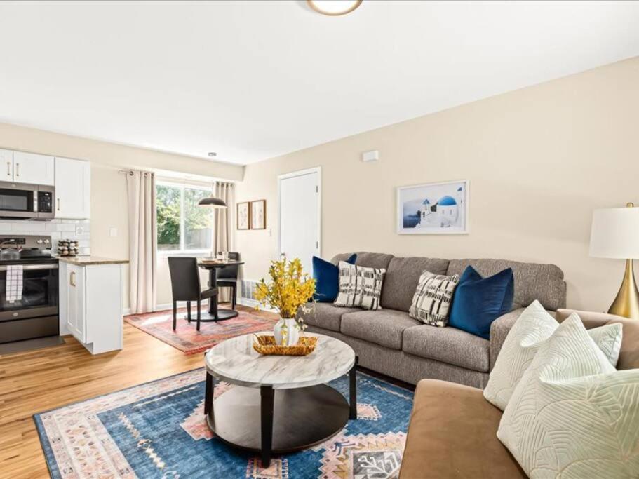 One-Bedroom Apartment photo 1