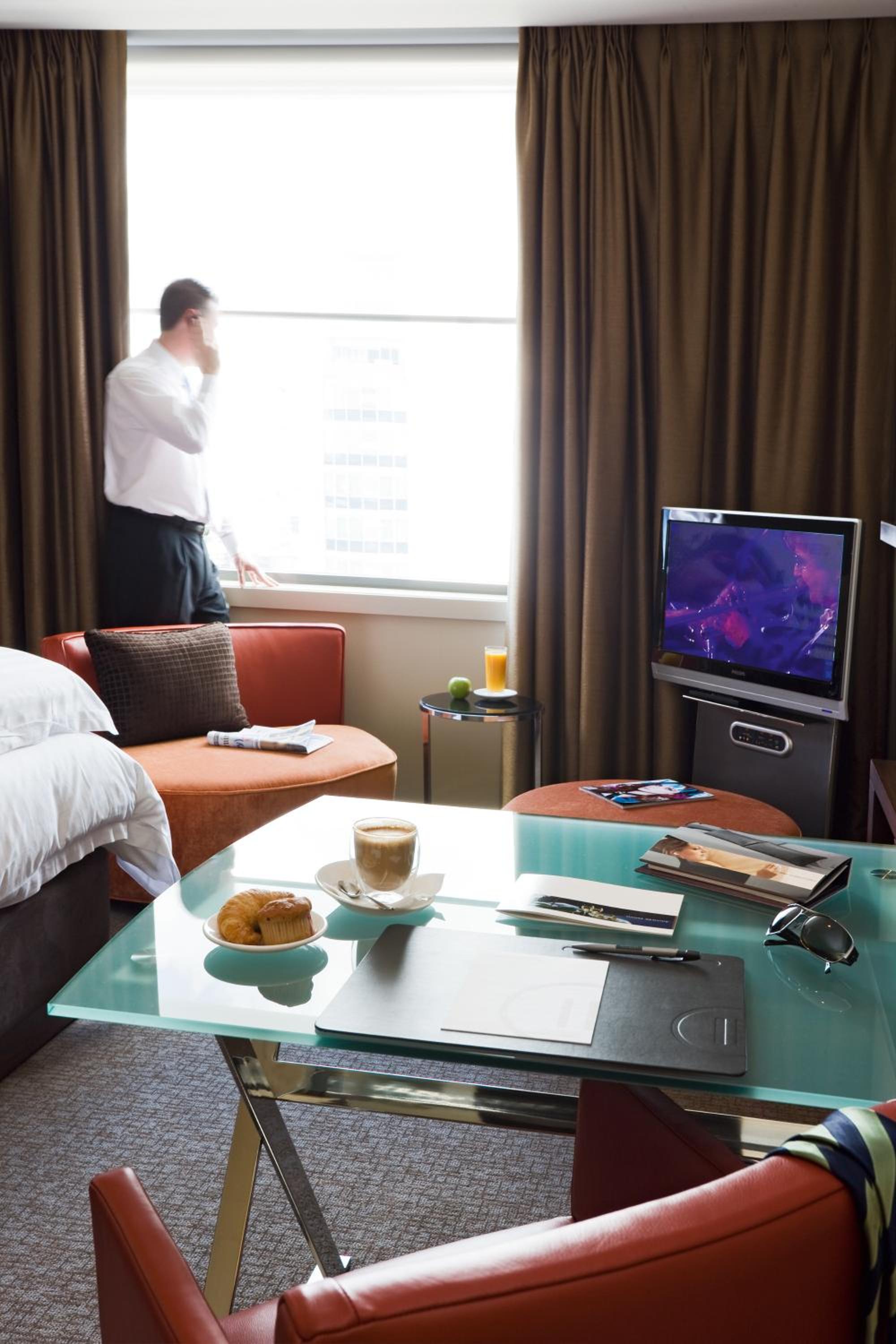 Deluxe King Room - Photo 7