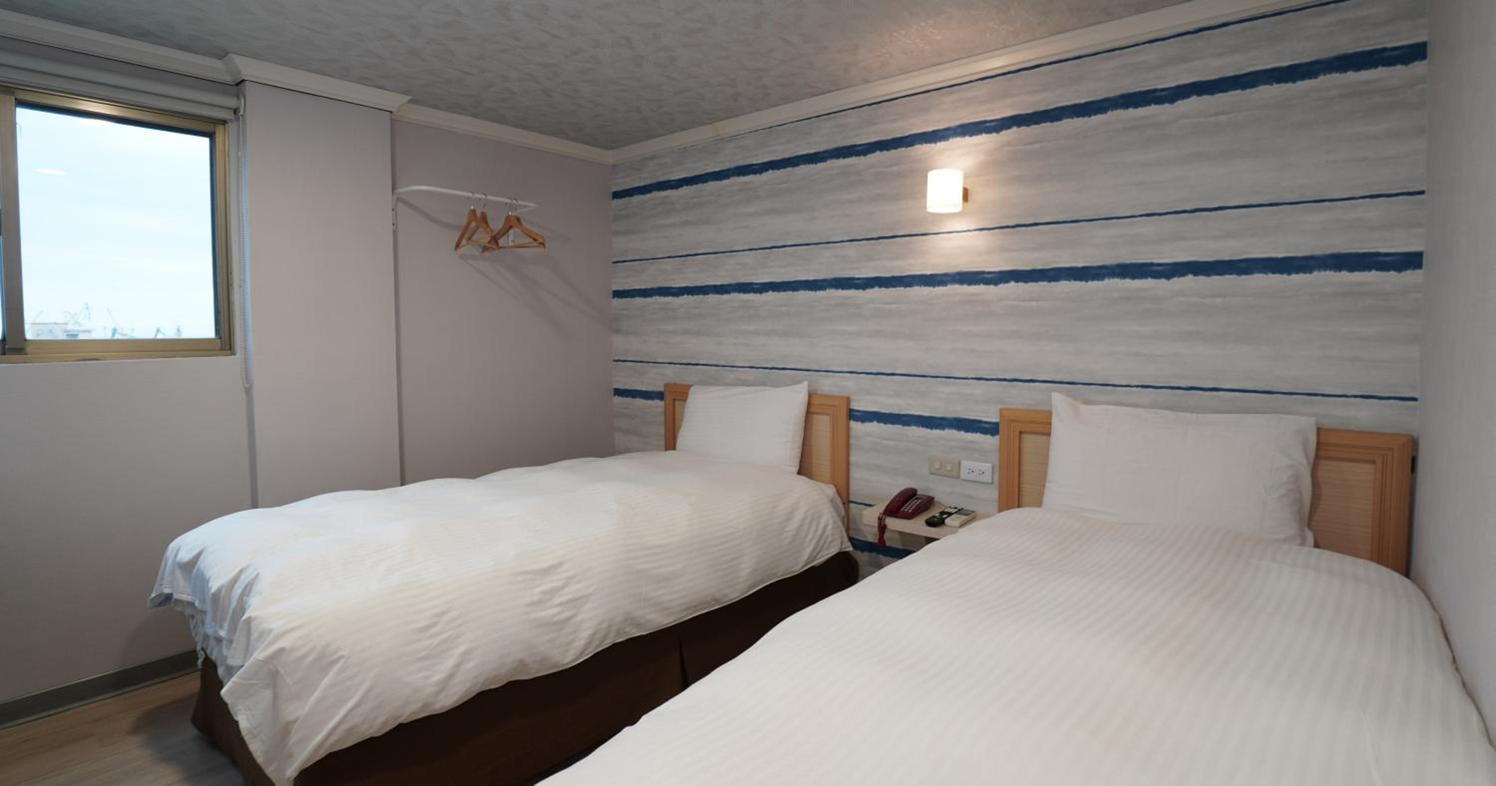 Economy Twin Room photo 2