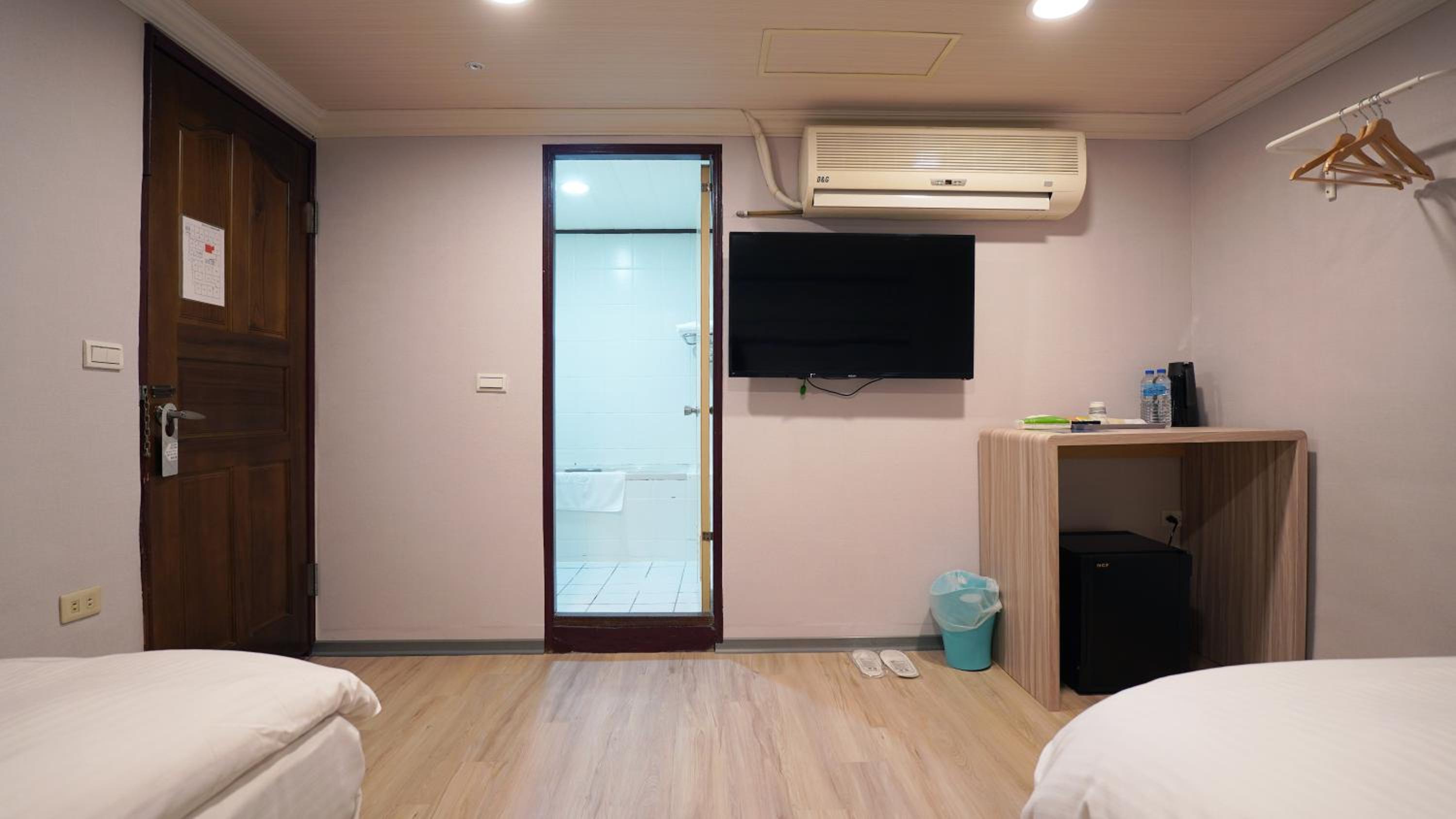 Budget Double or Twin Room - No Window photo 3