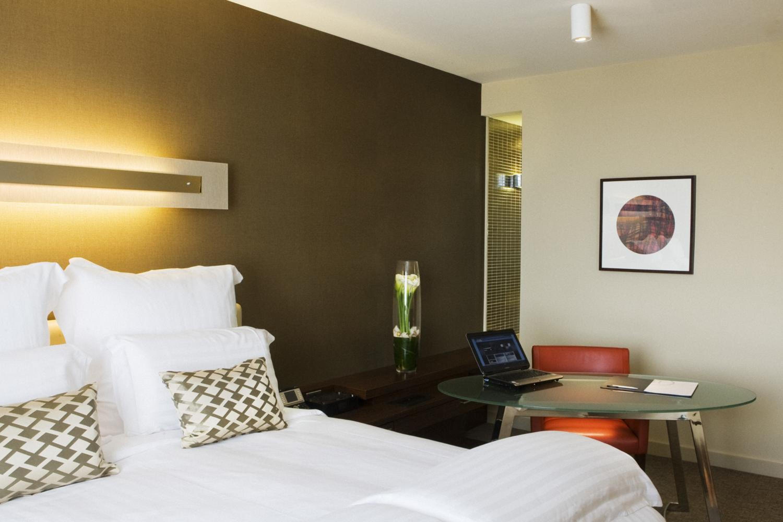 Deluxe King Room - Photo 6