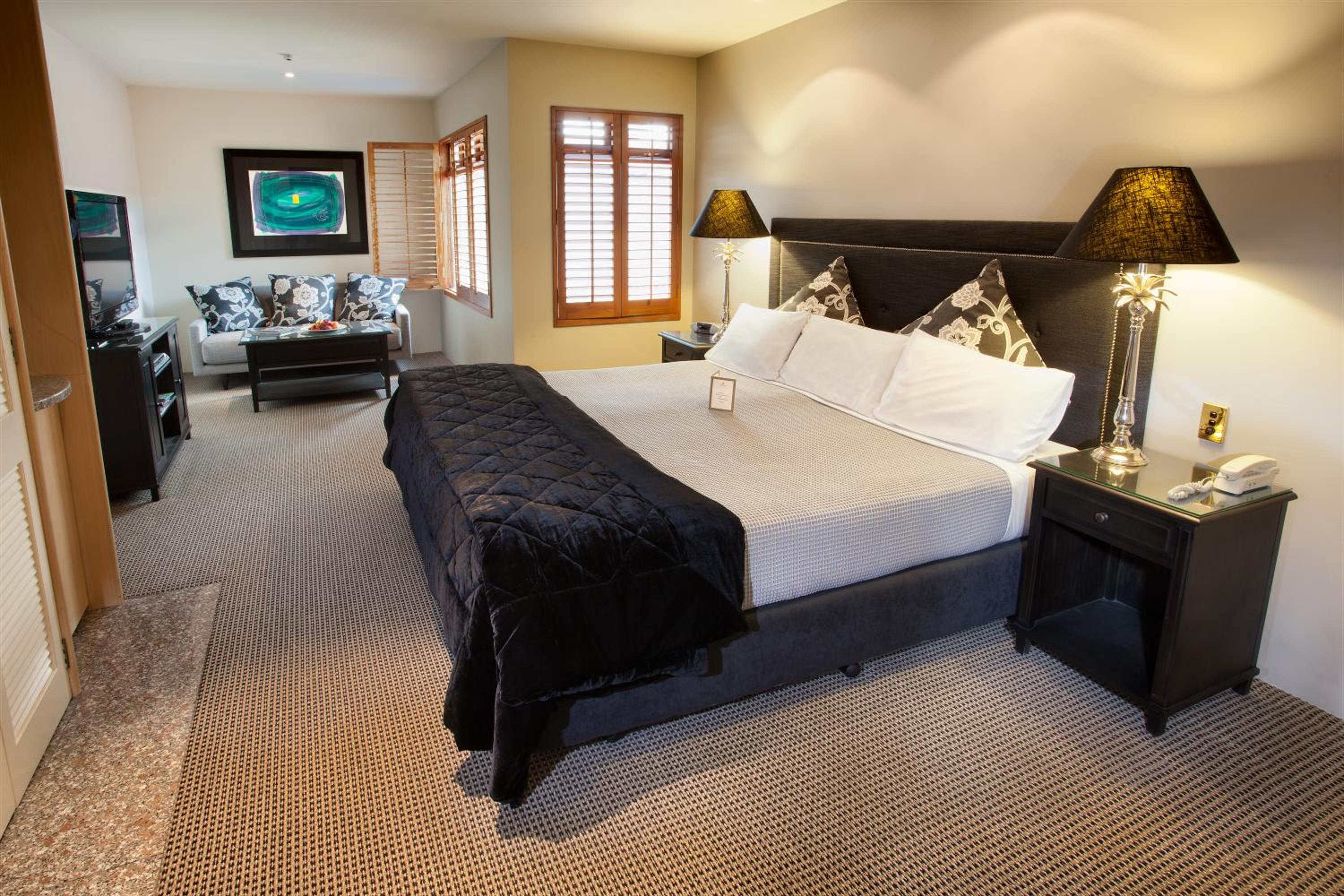 Standard Queen Room with Pool View photo 1