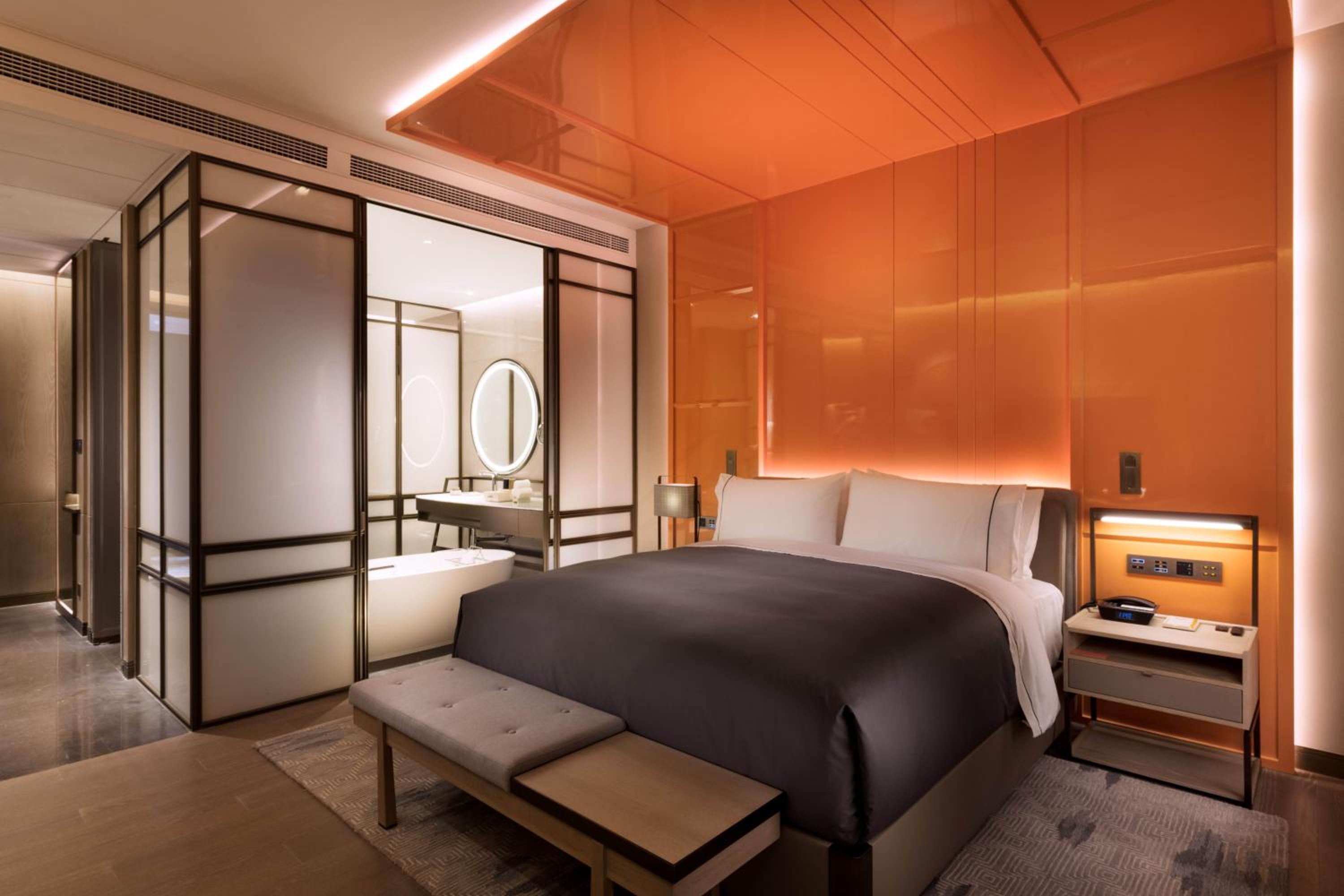 King Room with Skyline Tianfu Square View - Photo 4