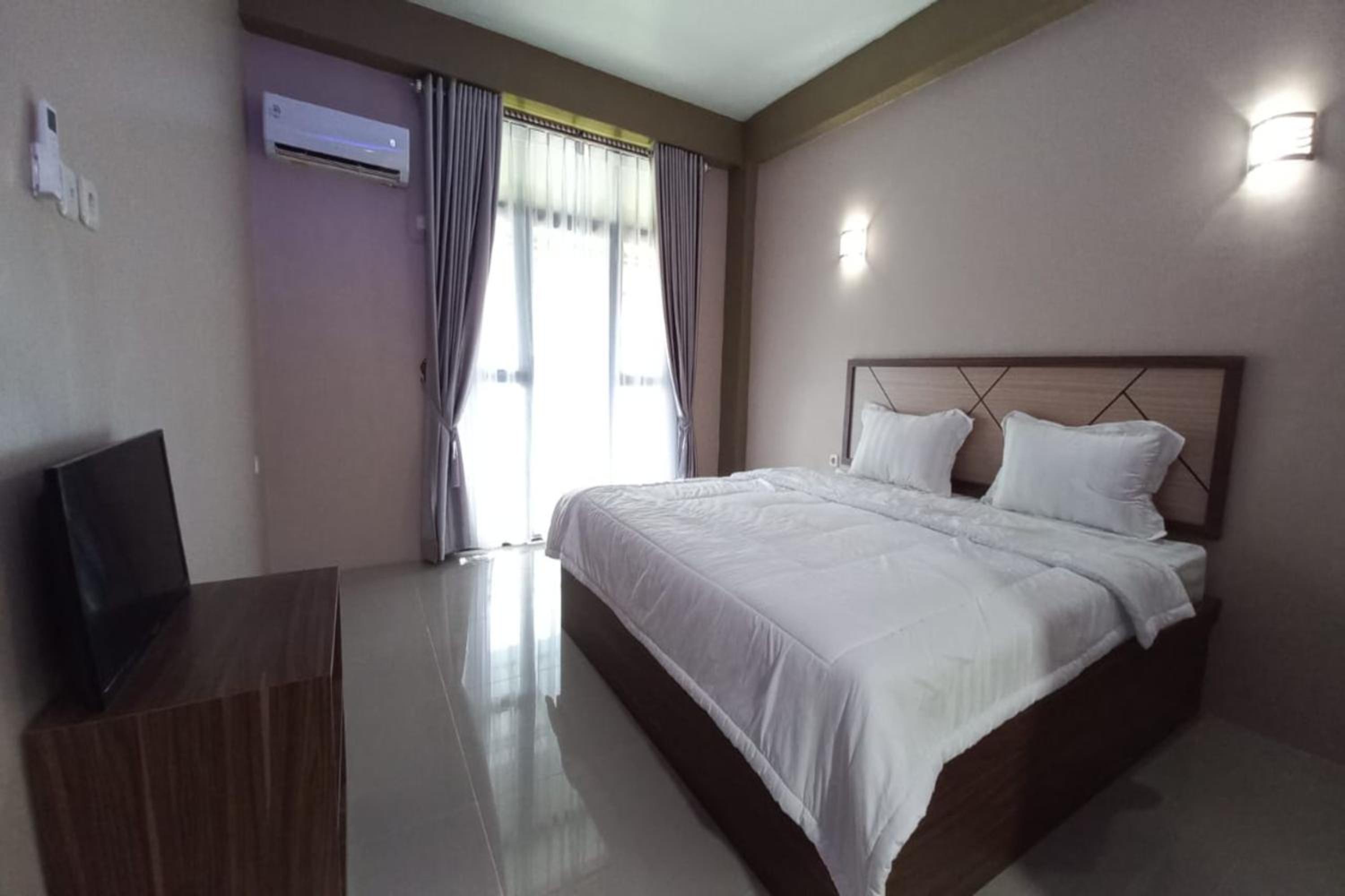 Deluxe Double Room - Photo 11