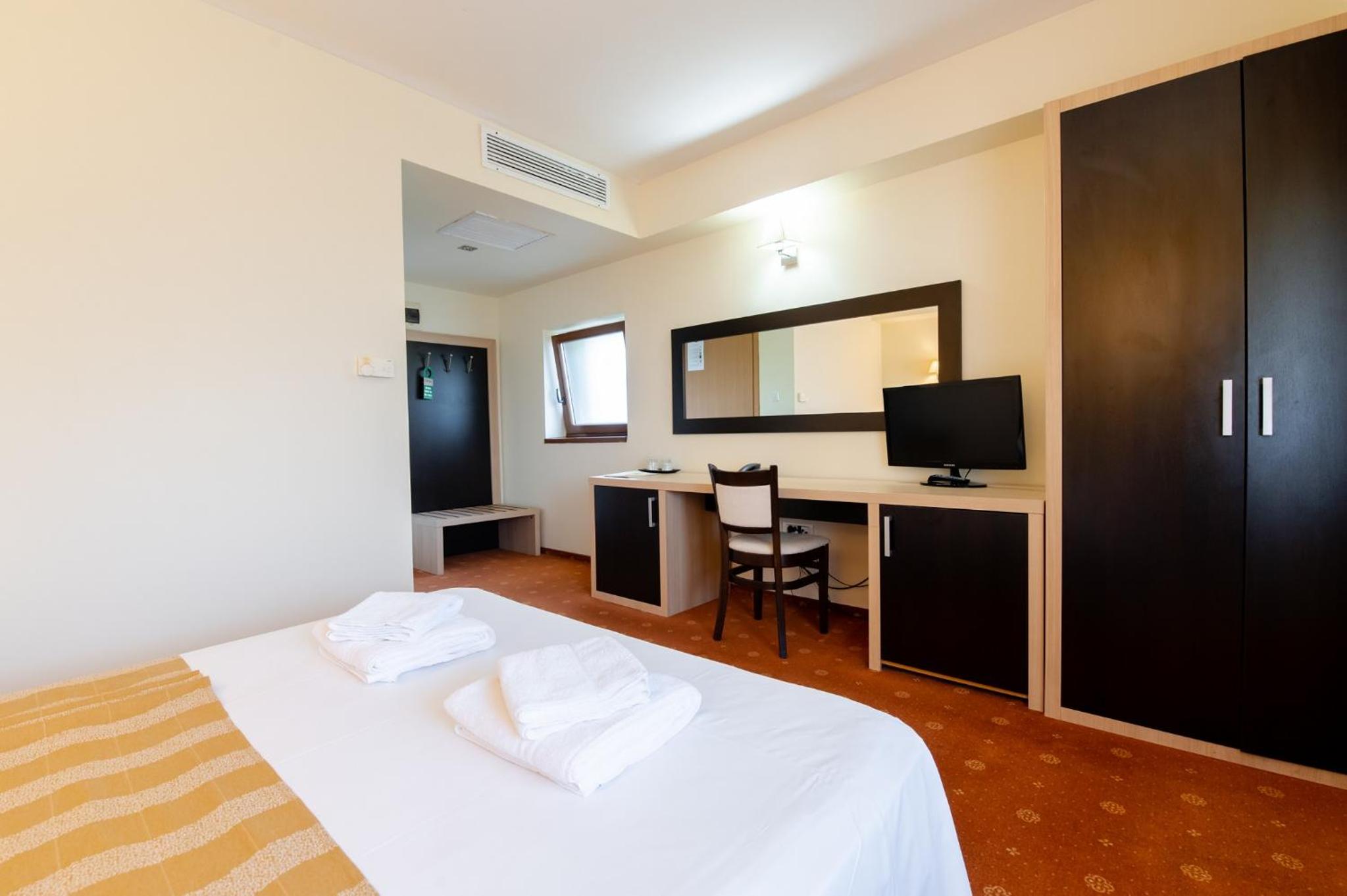 Business King Room photo 2