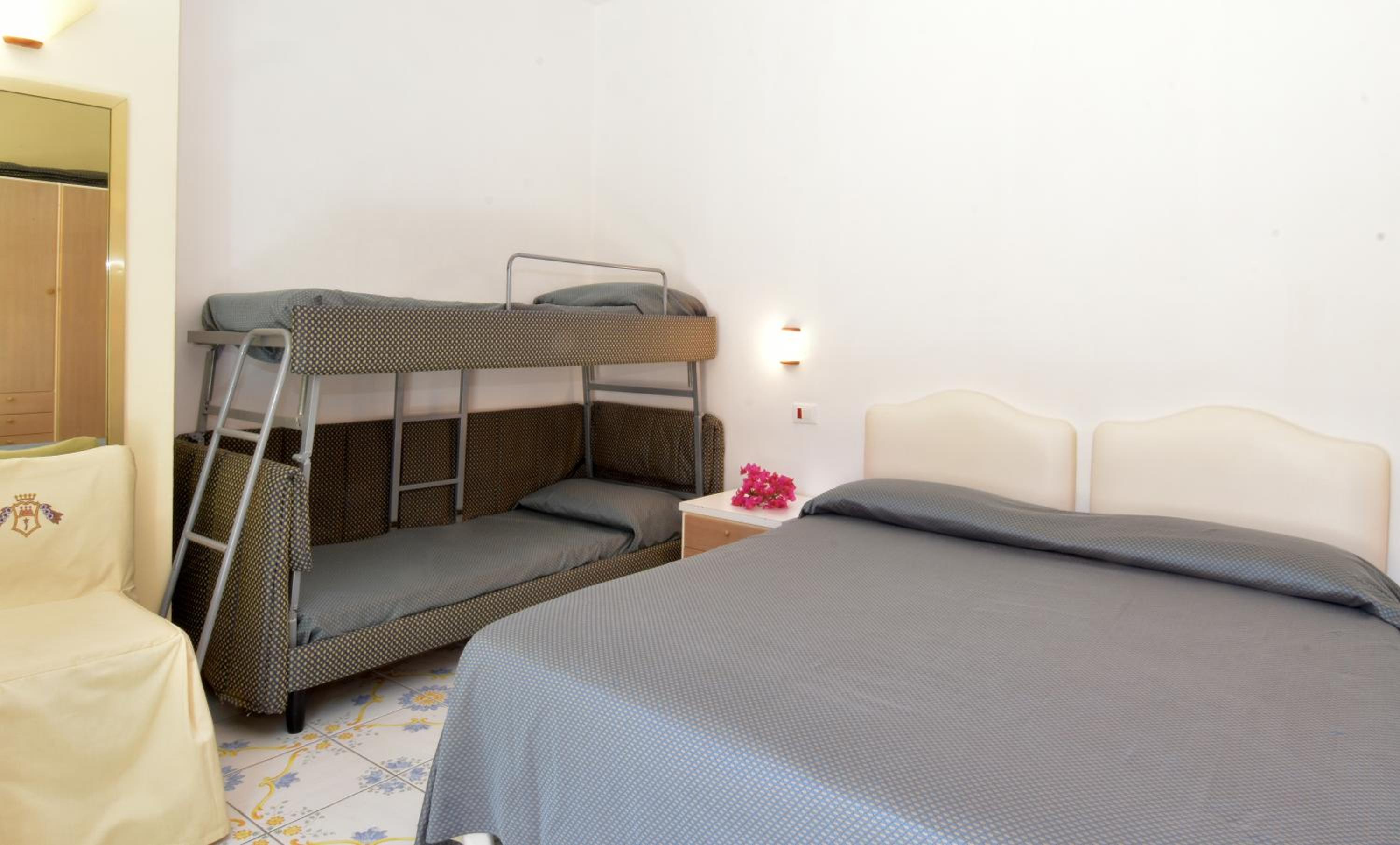 Quadruple Room - Photo 5