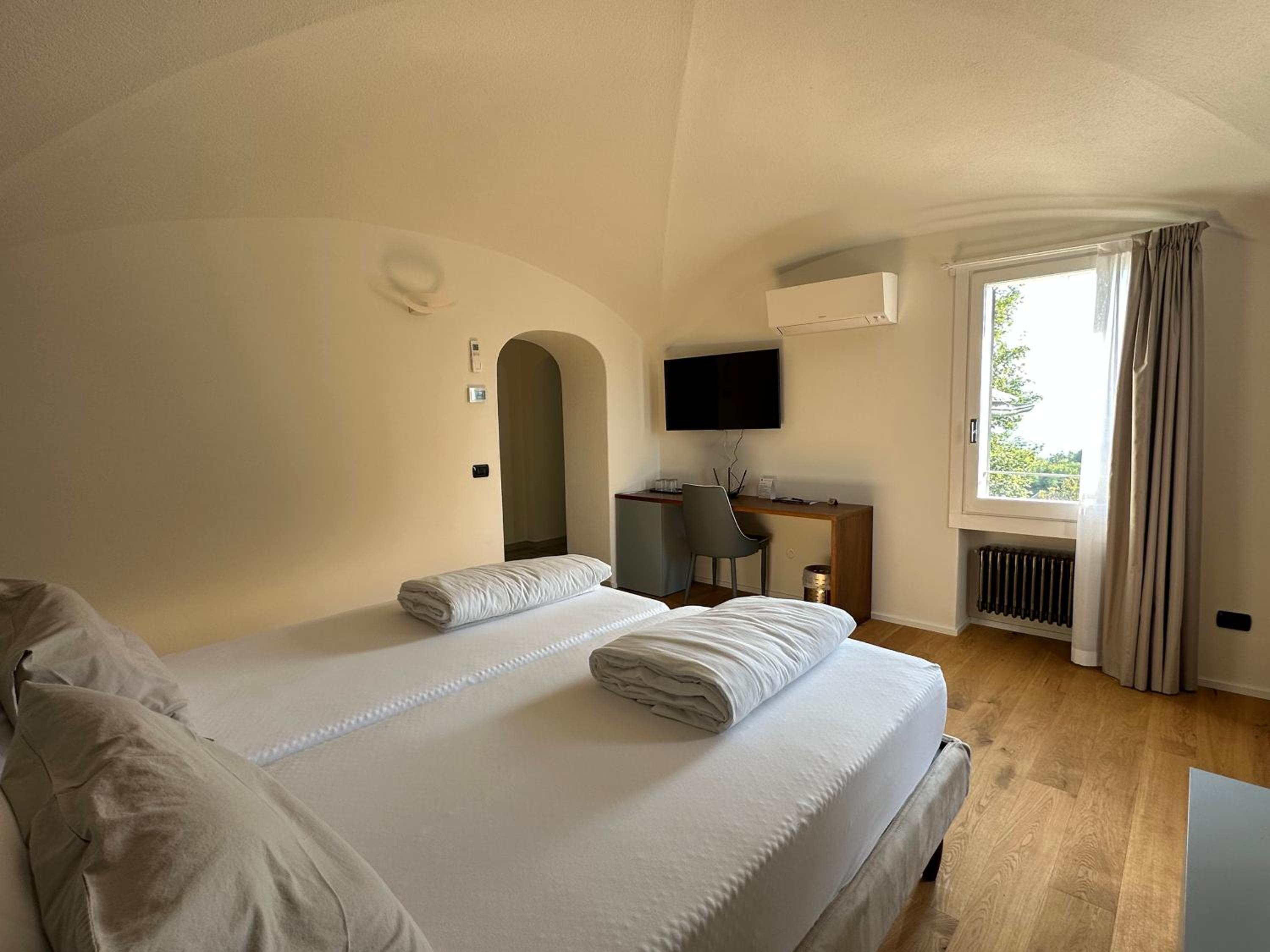 Suite with Garden View photo 3