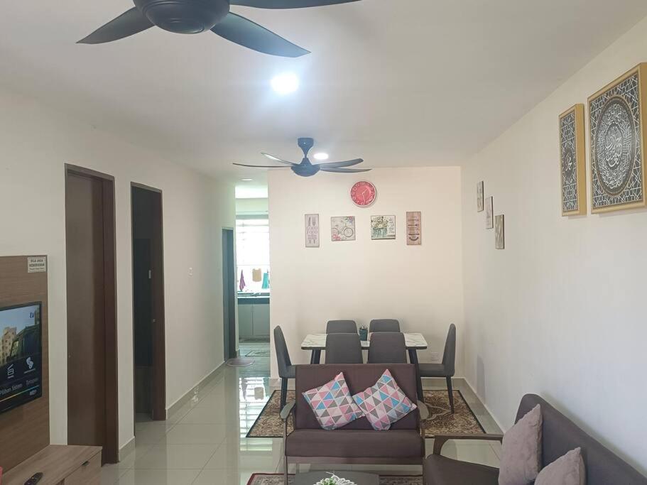 Three-Bedroom House photo 1