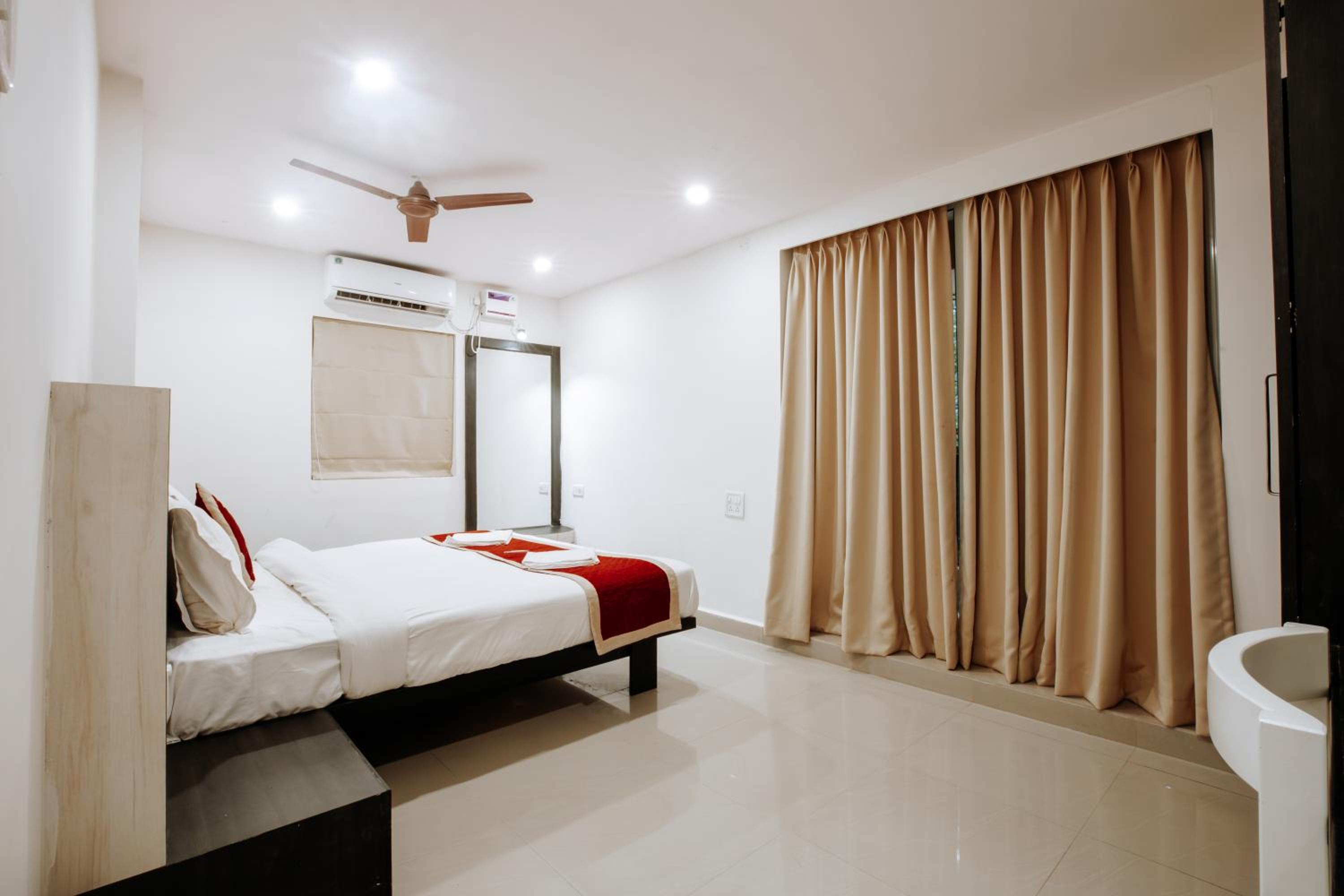 Suite with Balcony - Photo 4