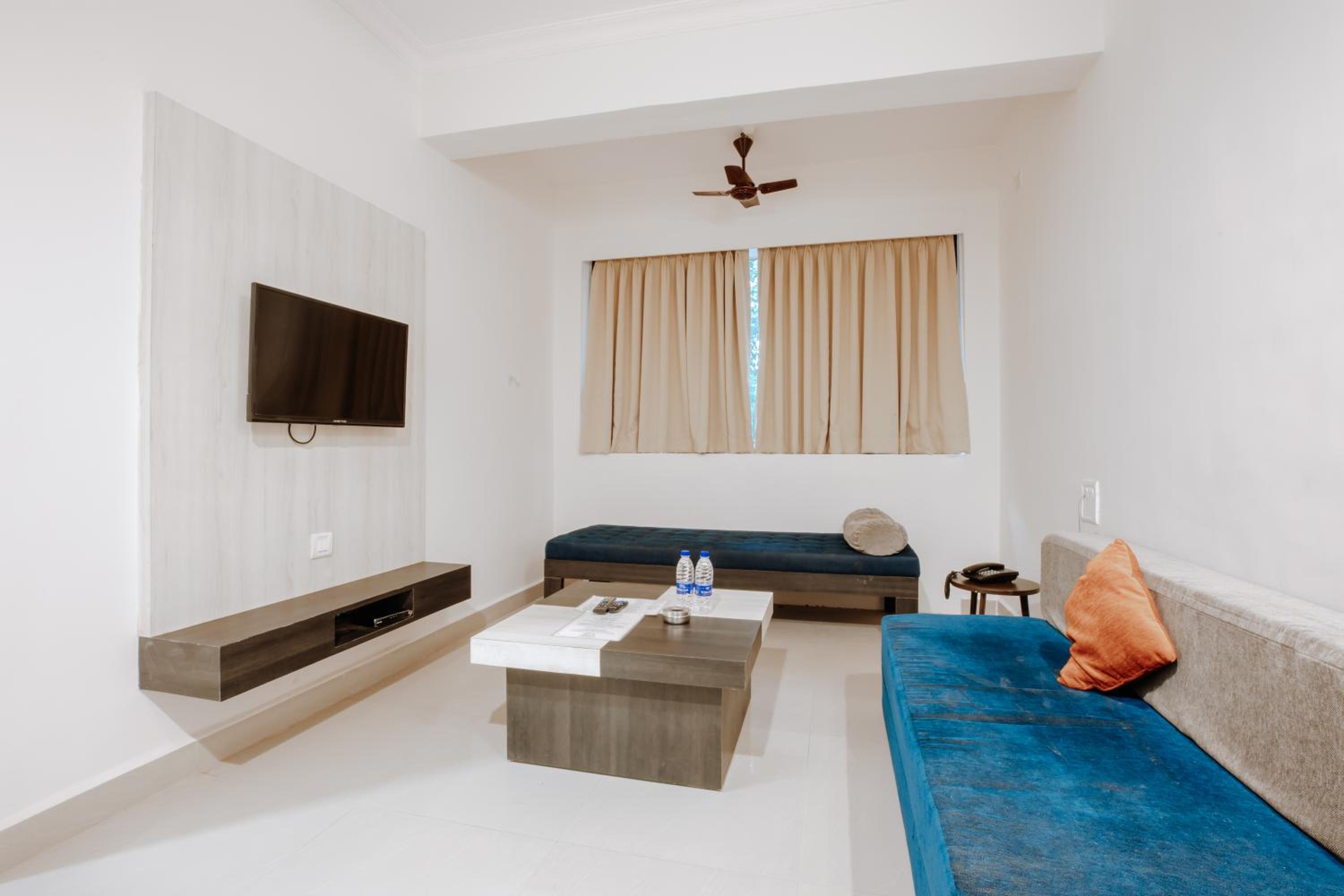 Suite with Balcony - Photo 3