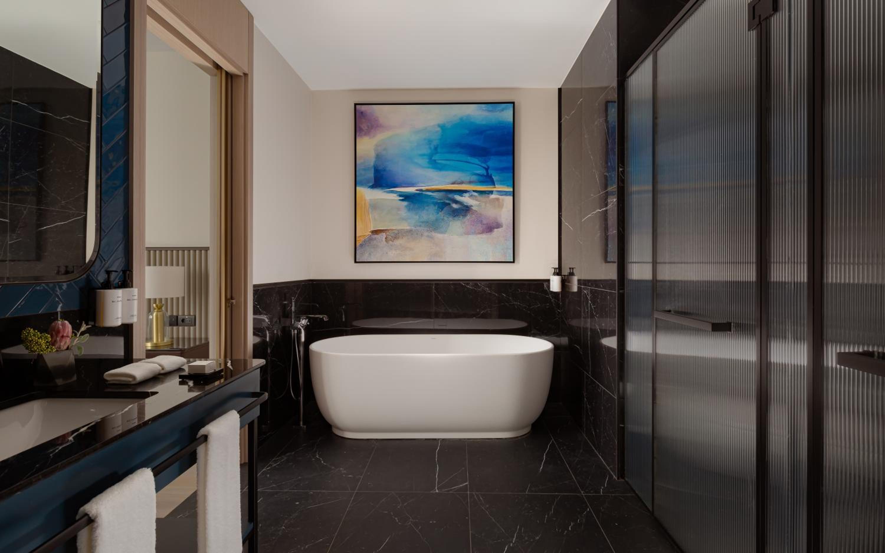 Junior King Suite - Club Lounge Access - Photo 6