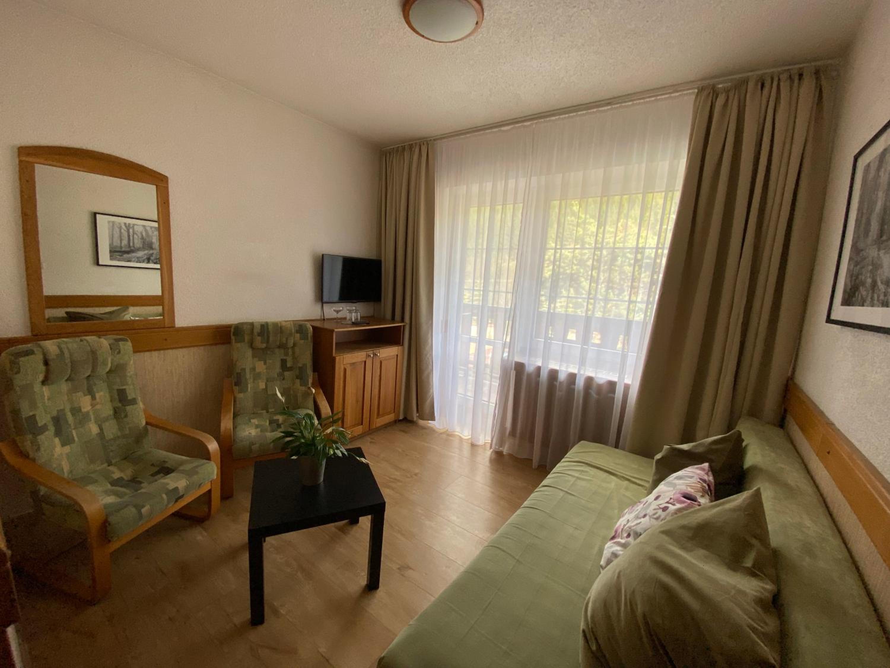 Apartment with Balcony - Photo 4