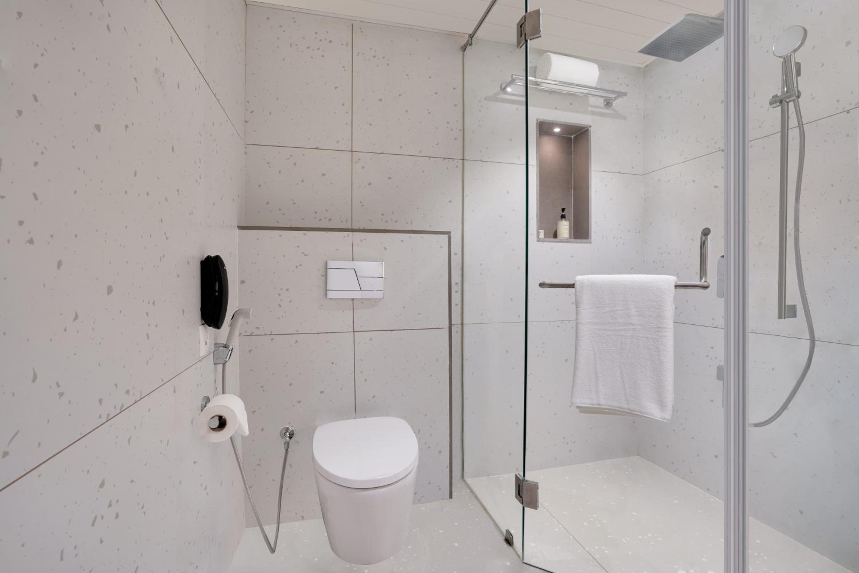 Deluxe Twin Room (Room Upgrade, subject to availability) - Photo 6