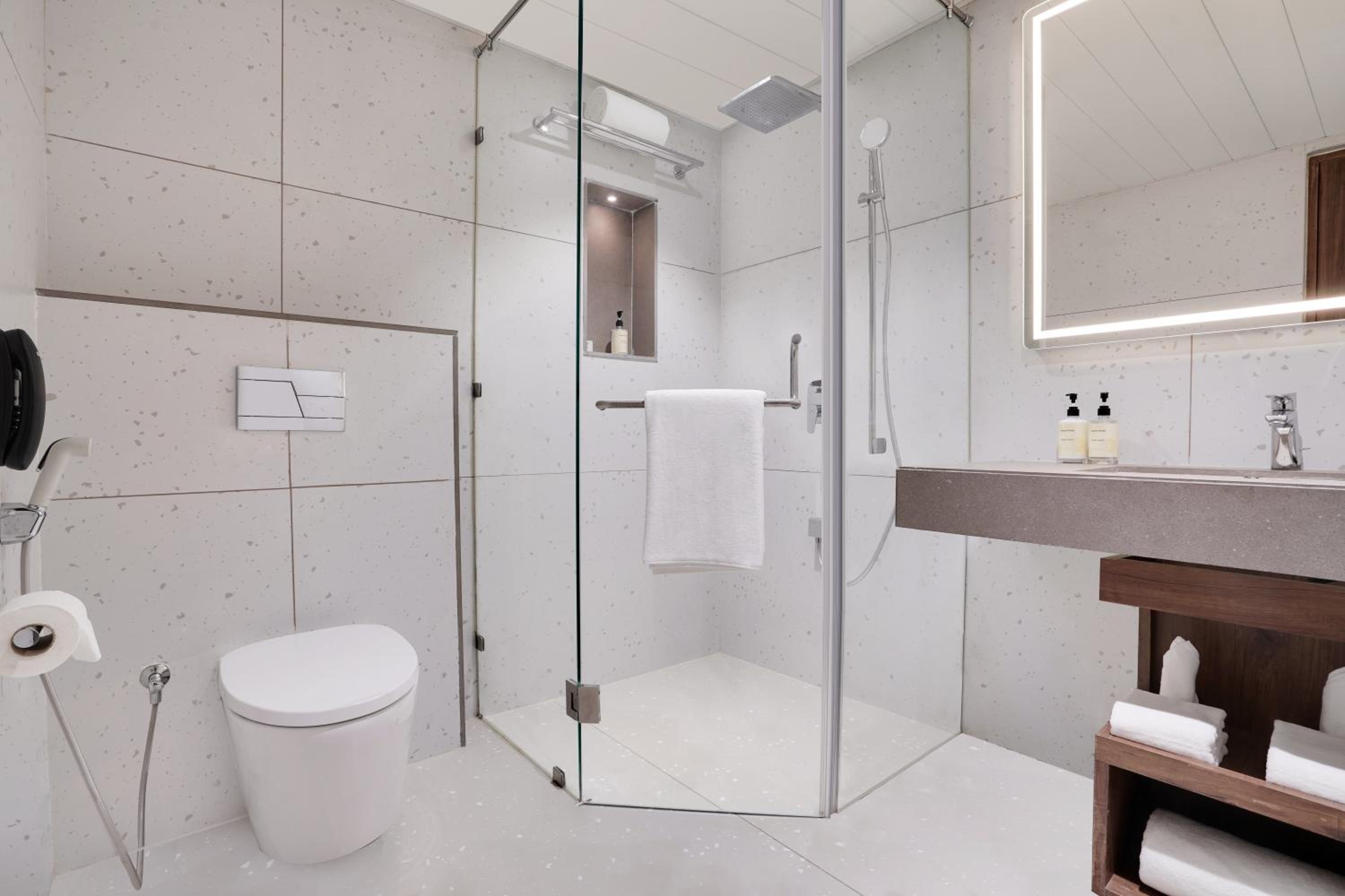 Deluxe Twin Room (Room Upgrade, subject to availability) - Photo 5