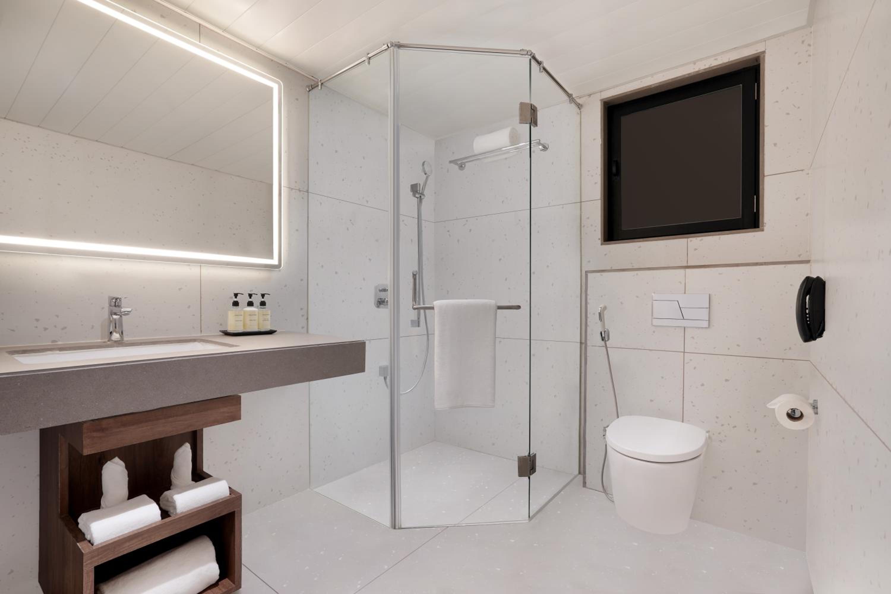 Executive Room (Complimentary Welcome Drink on arrival and 15% Off on Laundry service) - Photo 6