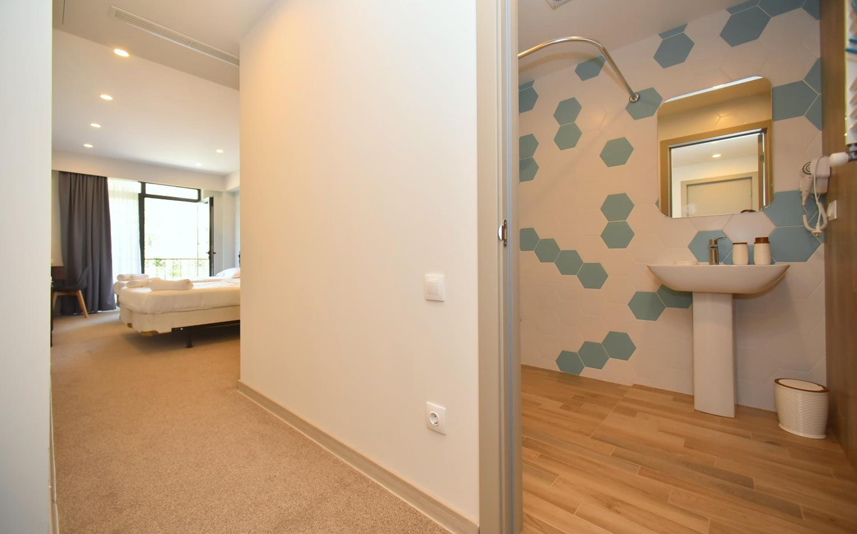 Deluxe Triple Room photo 3