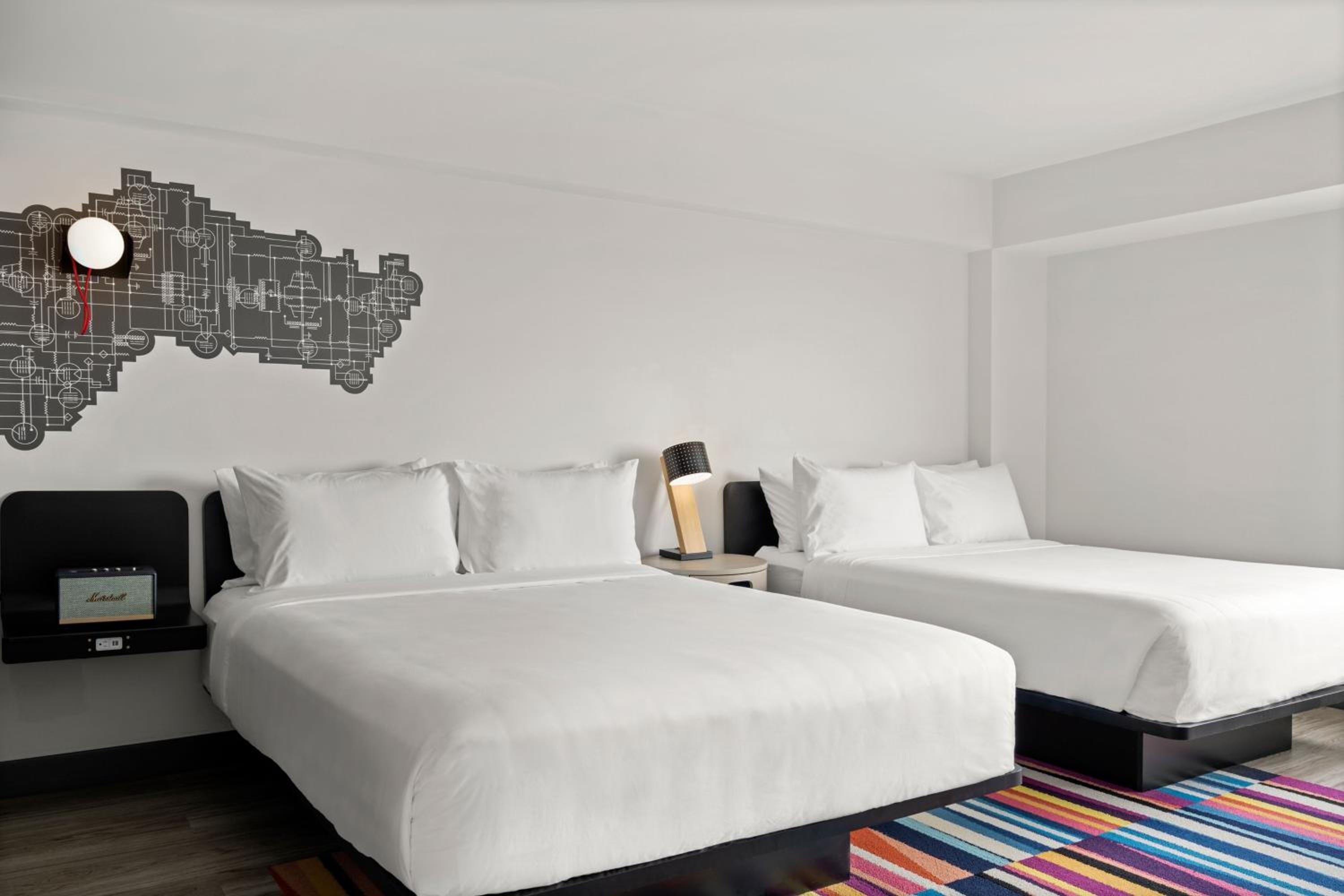 Queen Room with Two Queen Beds - Photo 2