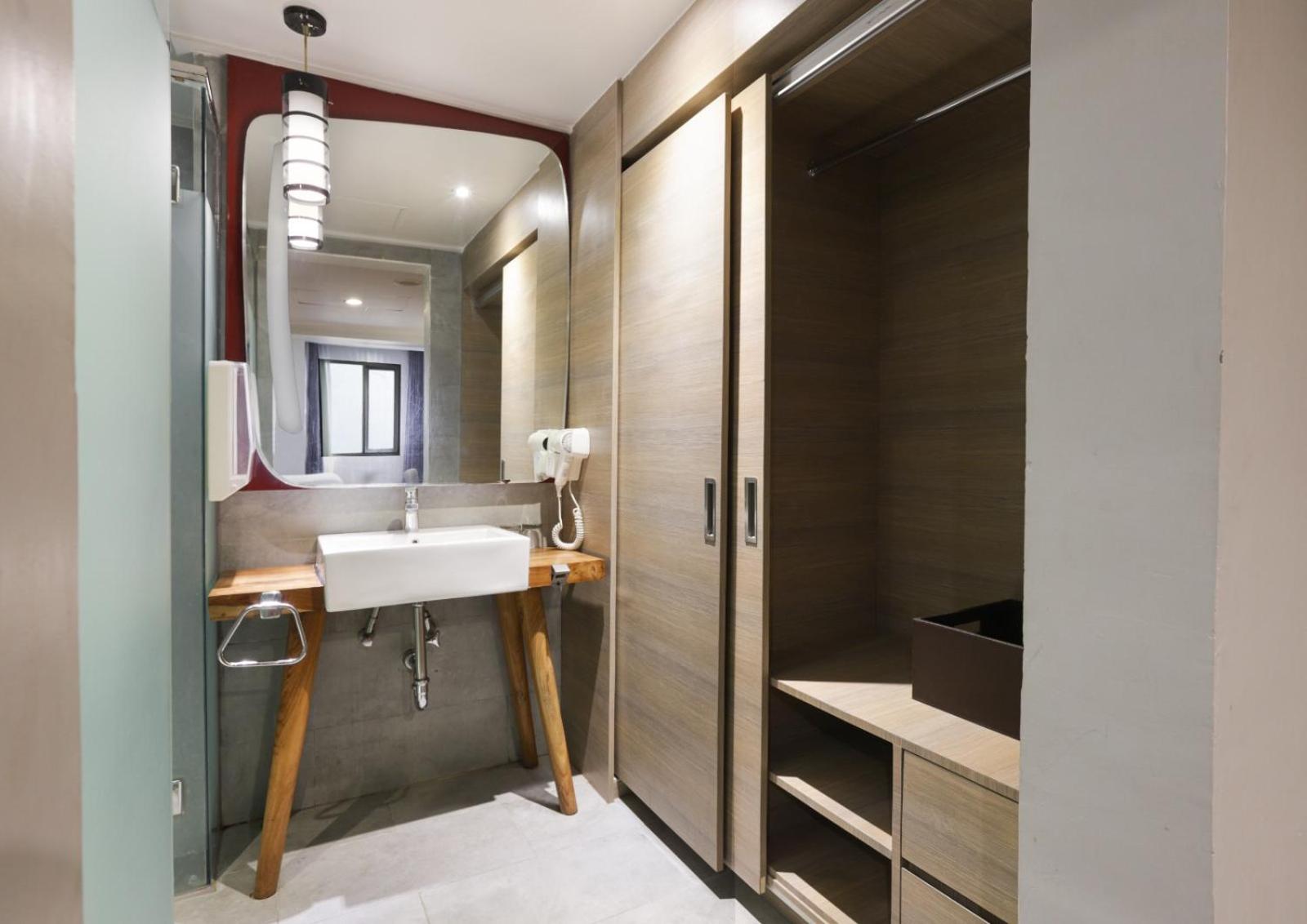 Executive Room - Photo 5