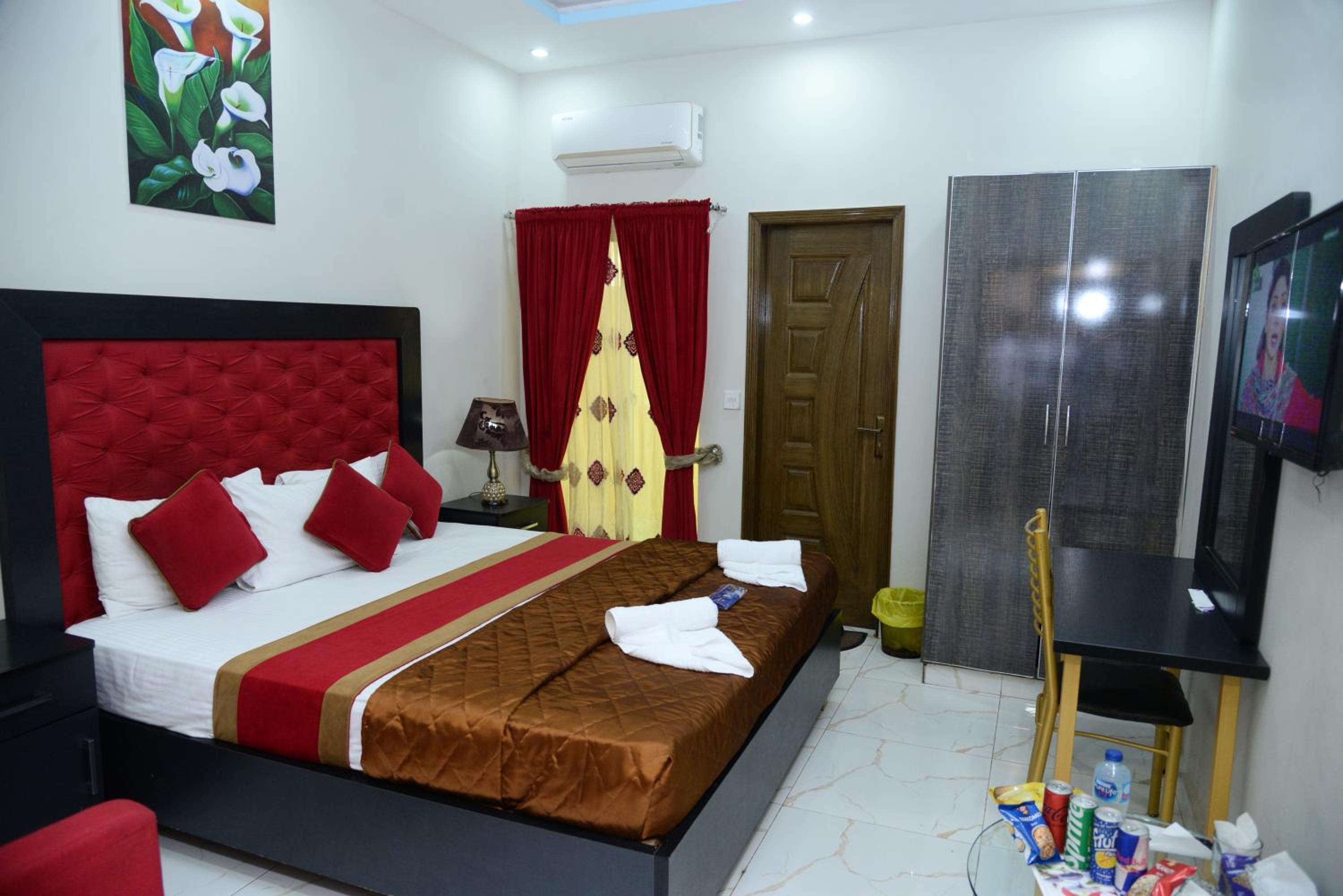 Deluxe Queen Room photo 3