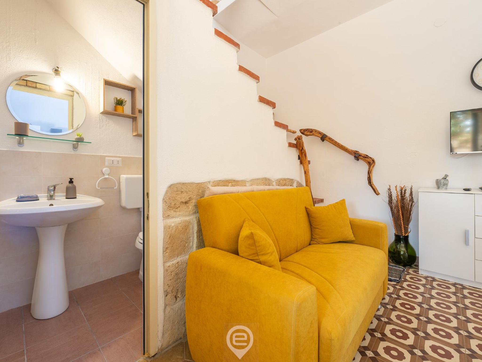 One-Bedroom House photo 1