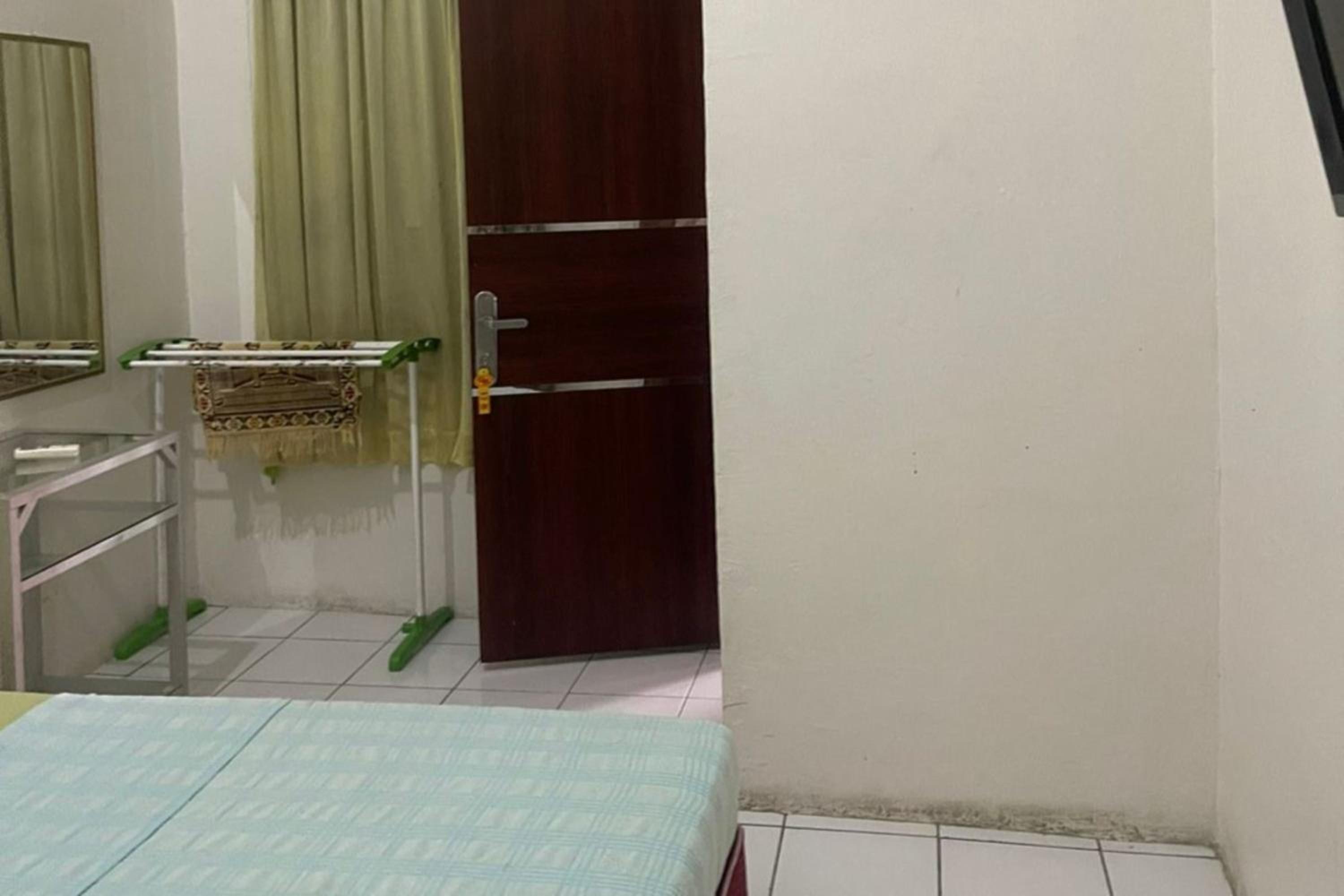 Standard Twin Room - Photo 12
