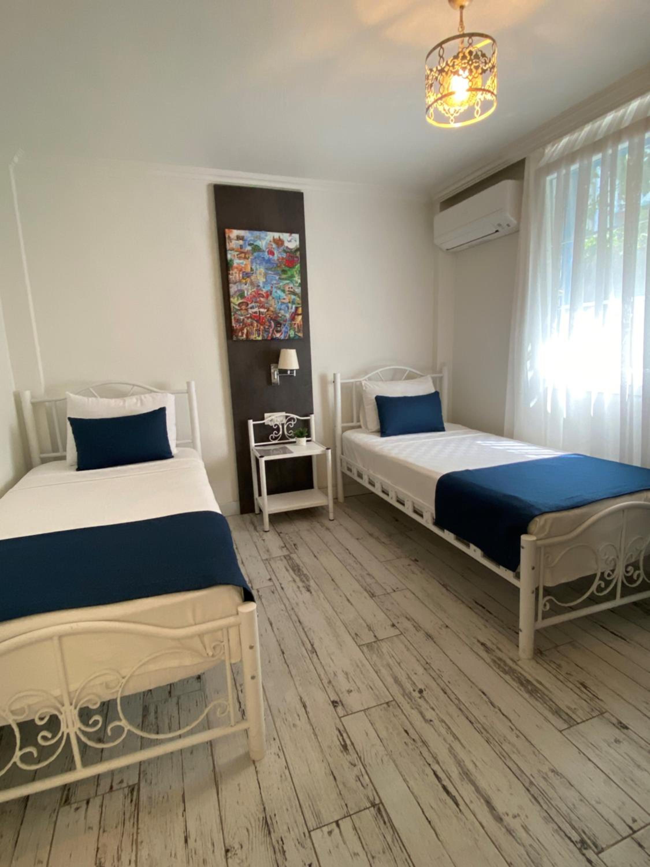 Standard Twin Room - Photo 3