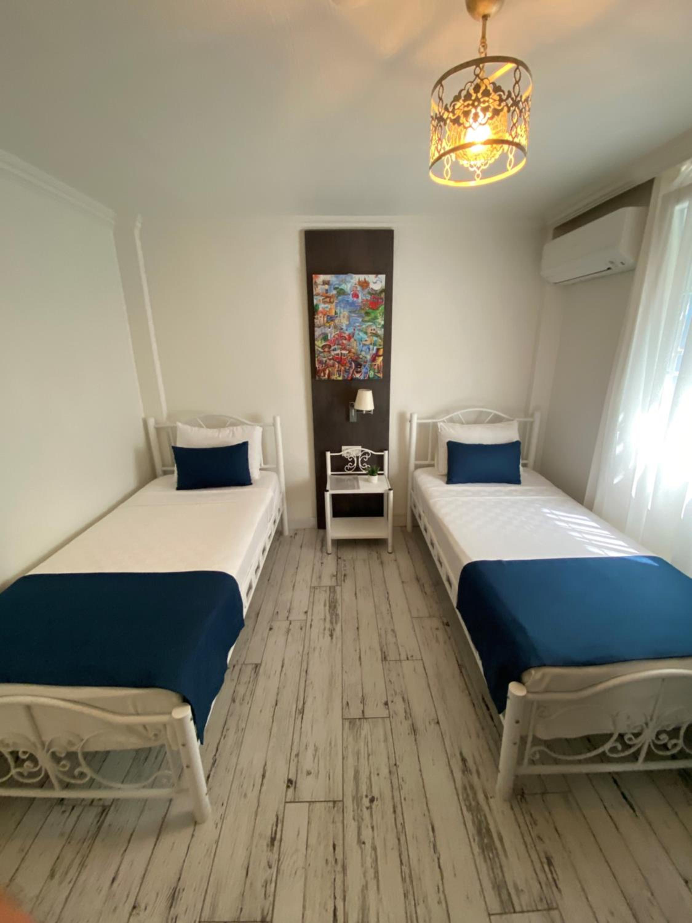 Standard Twin Room - Photo 2