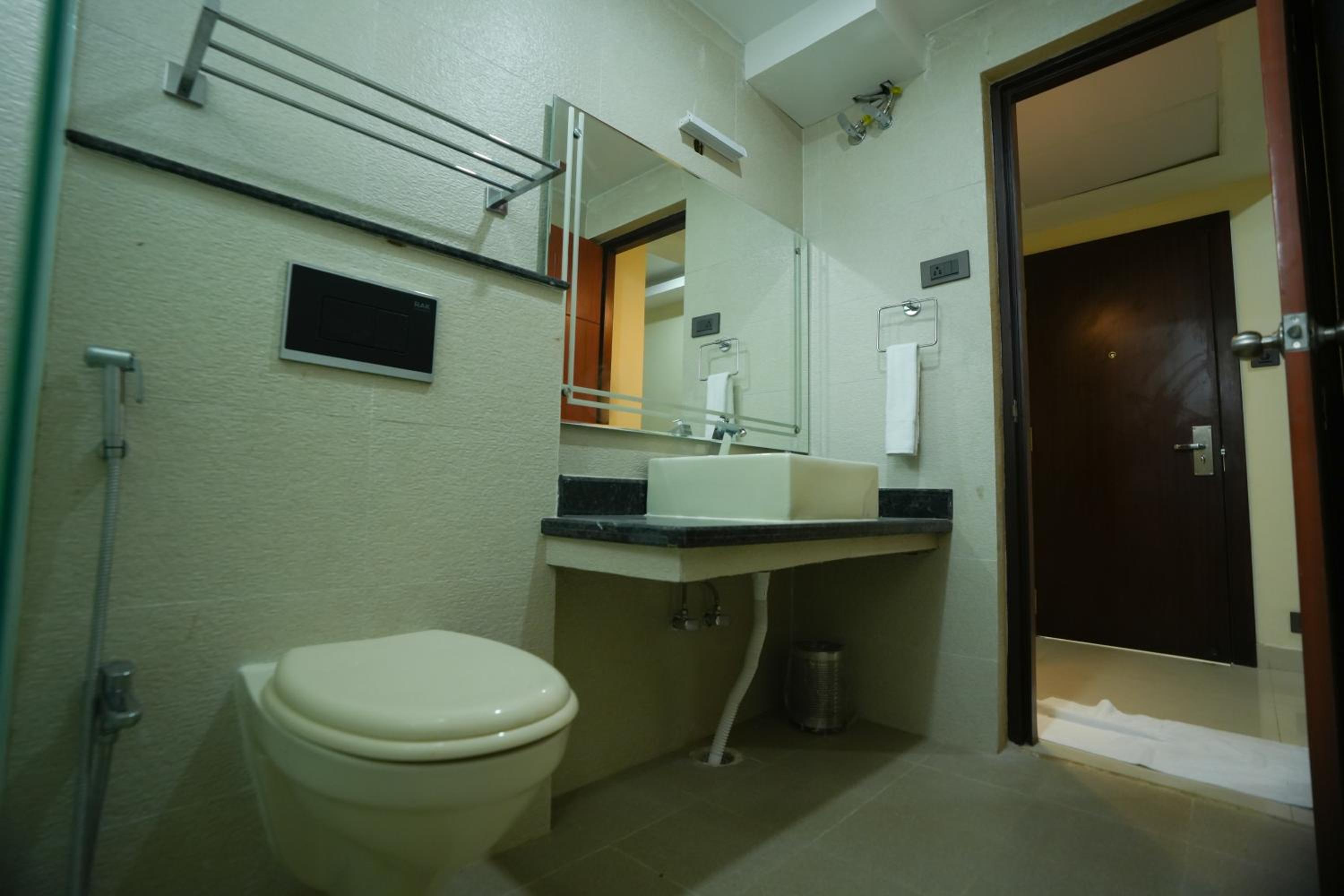 Executive Room - Photo 3