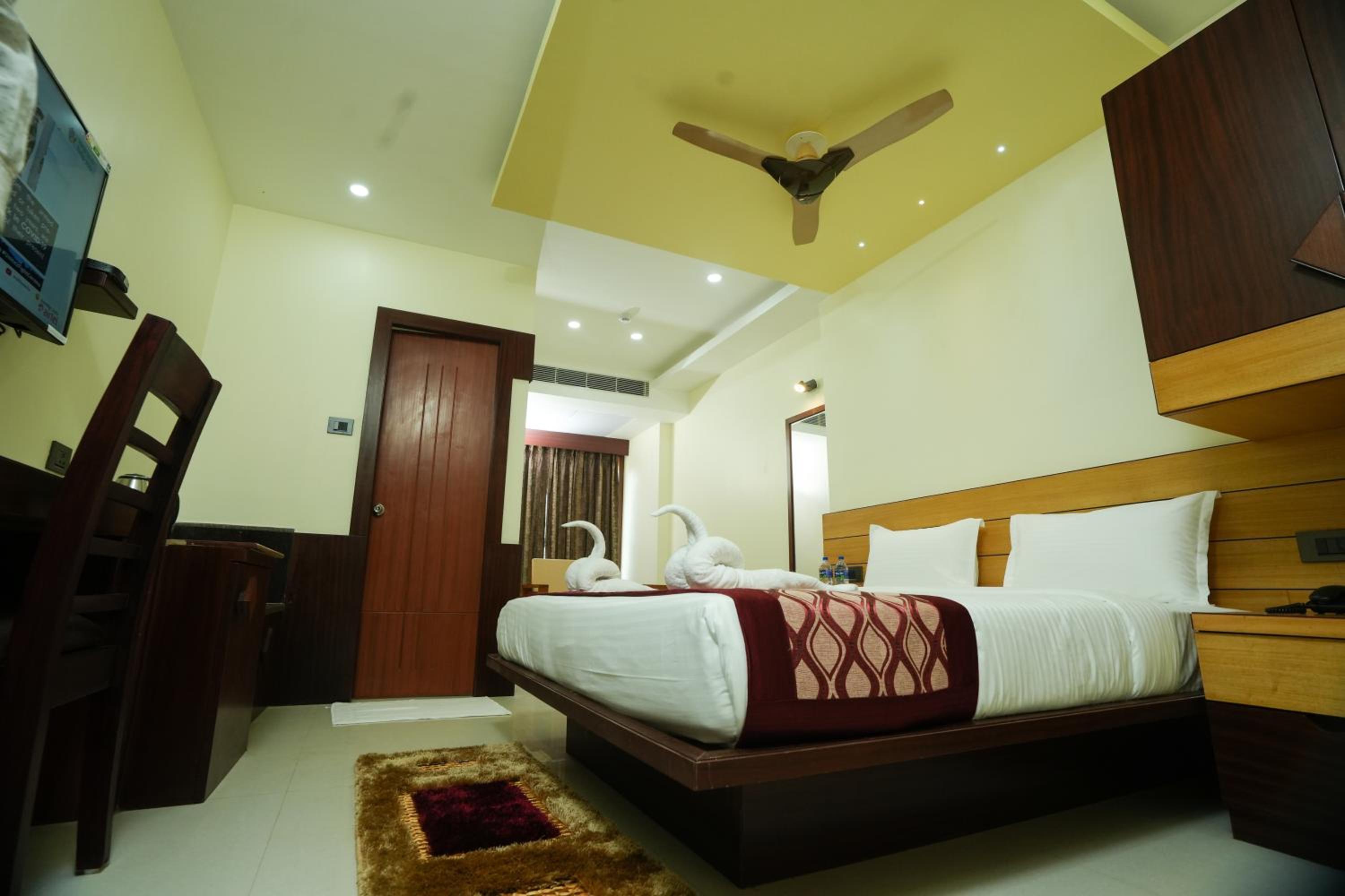 Deluxe Room - Photo 5